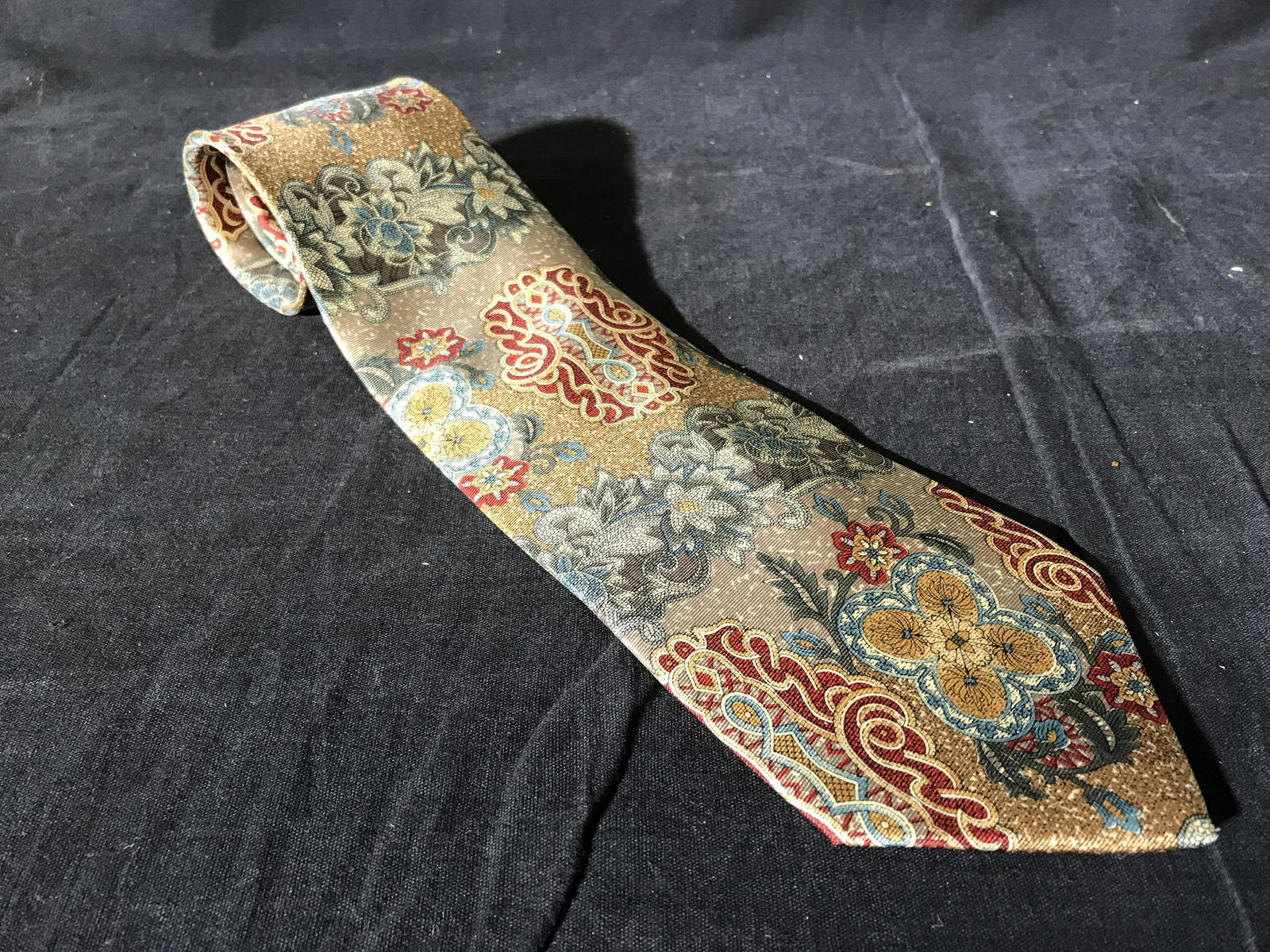 BILL BLASS Silk Tie, Mexico: Bill Blass Silk Tie, label to reverse reads ‘Bill Blass’, pattern to tie is a floral mosaic design, tie measures 56 inches at full length, in good condition, label to reverse reads ‘Made in Mexi