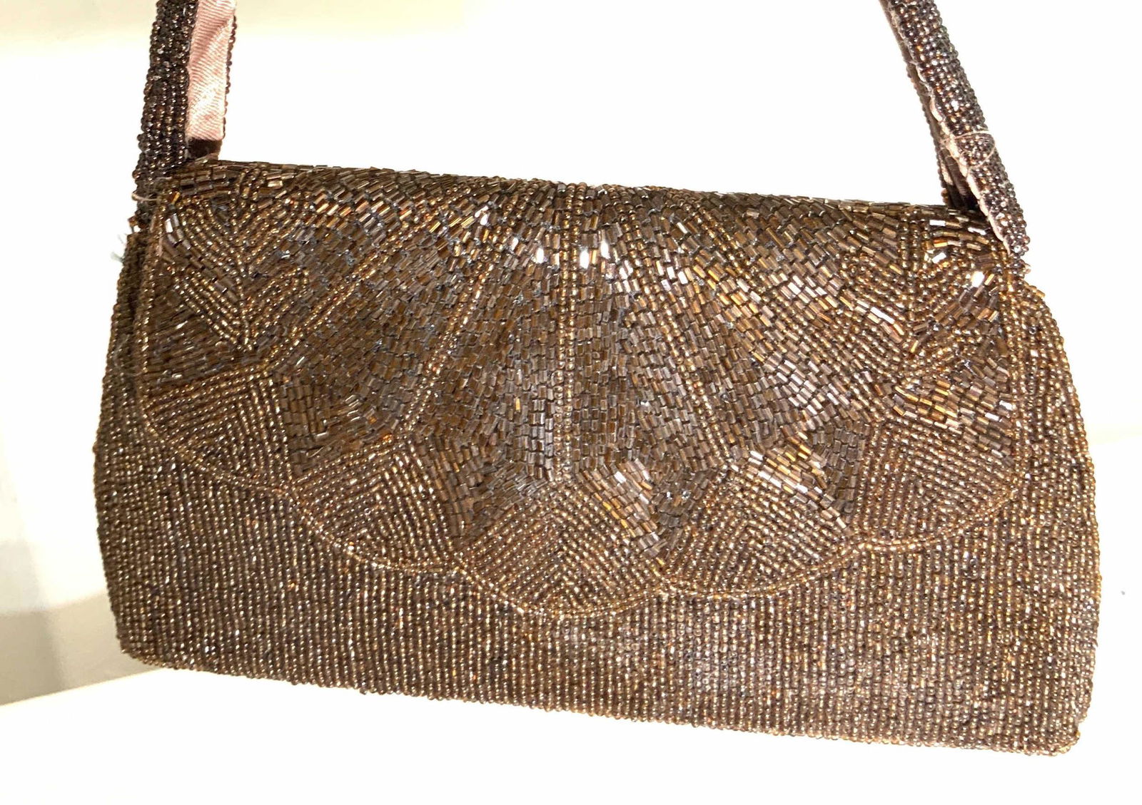 Vintage Brown Beaded Purse: Vintage seed beaded purse with scalloped edging detail. Brown beads throughout, fully lined brown textile interior. Handle beaded w/ underside textile, possibly silk. Snap button closure. Good vintage