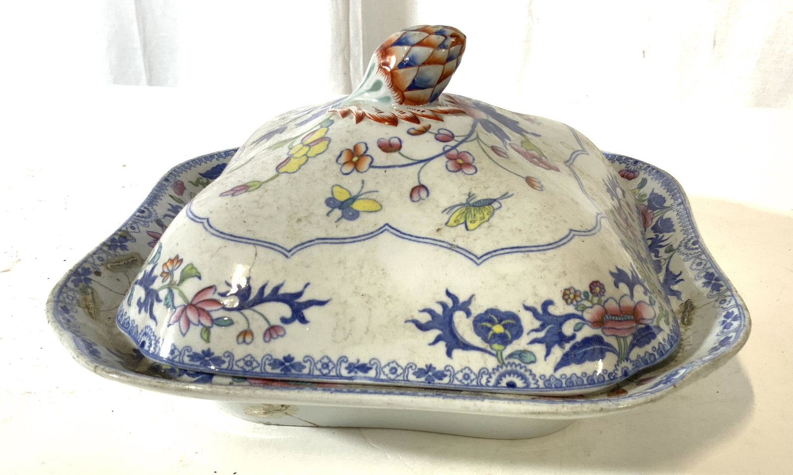 Antique SPODE Porcelain Lidded Serving Dish, China: This piece is antique, hallmarked in blue ink under glaze, reads ‘Spode Stone China ‘ and marked by potterer or artist with number 2886. Several repaired cracks on under dish. Acorn finial on lid.