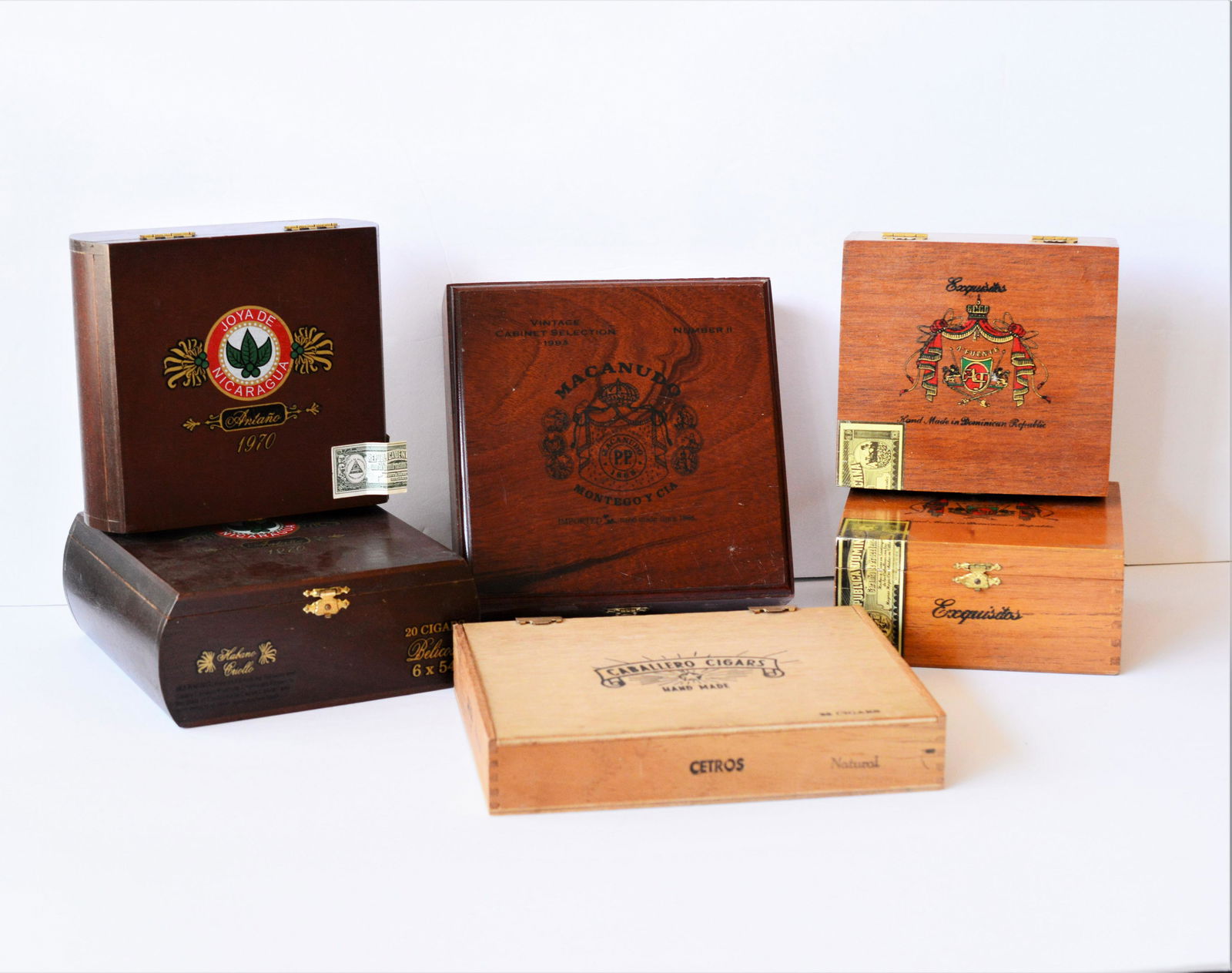 Lot 6 Vintage Wood Cigar Boxes and Lighter: Lot of Vintage Wood Cigar Boxes - 6 Pieces Lot w/ Vintage Heavyweight Gas Lighter By Ronson. Lot of Vintage Wood Cigar Boxes From Macanudo 1993, Joya de Nicaragua 1970, Caballero, Exquisitos Dominican