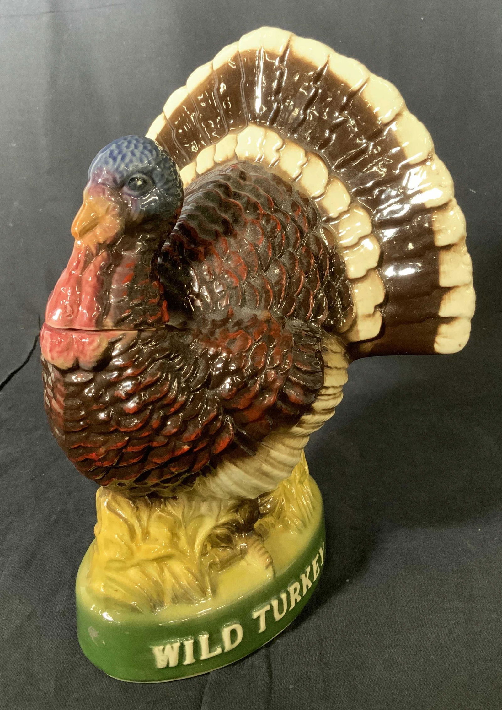 Vintage AUSTIN NICHOLS Turkey Liquor Bottle: Vintage AUSTIN NICHOLS Turkey Ceramic Liquor Bottle, inscription to base reads ‘Austin Nichols Wild Turkey IOI Proof Liquor Bottle 185 Limited edition ceramic No-8’ and ‘Wild turkey’, a turkey