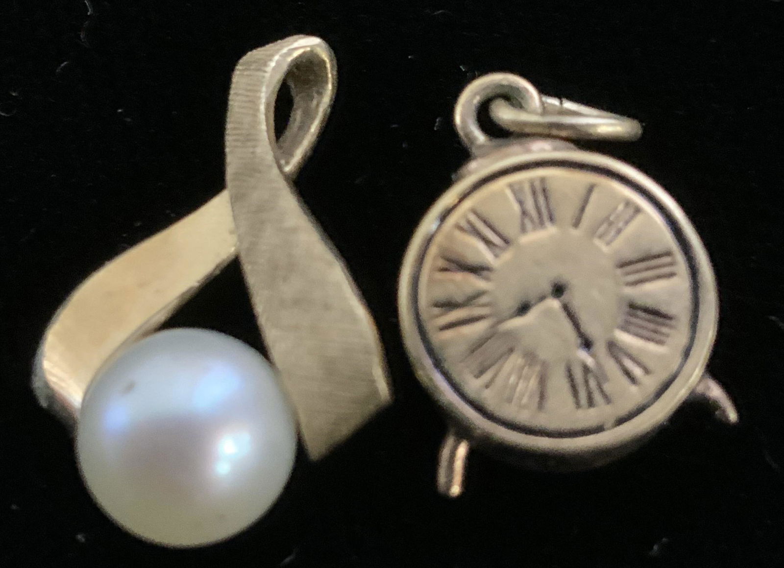 Group Jewelry Accessories14 K YG Pendants, more: Signed MONET Box clasp jewelry part 1.5 in. 14 K yellow gold wish bone pendant with center Costume pearl ( reads 14 K) 1/2 in long. Clock pendant with Roman numerals, reads 14 K. Just under 1/2 in lon