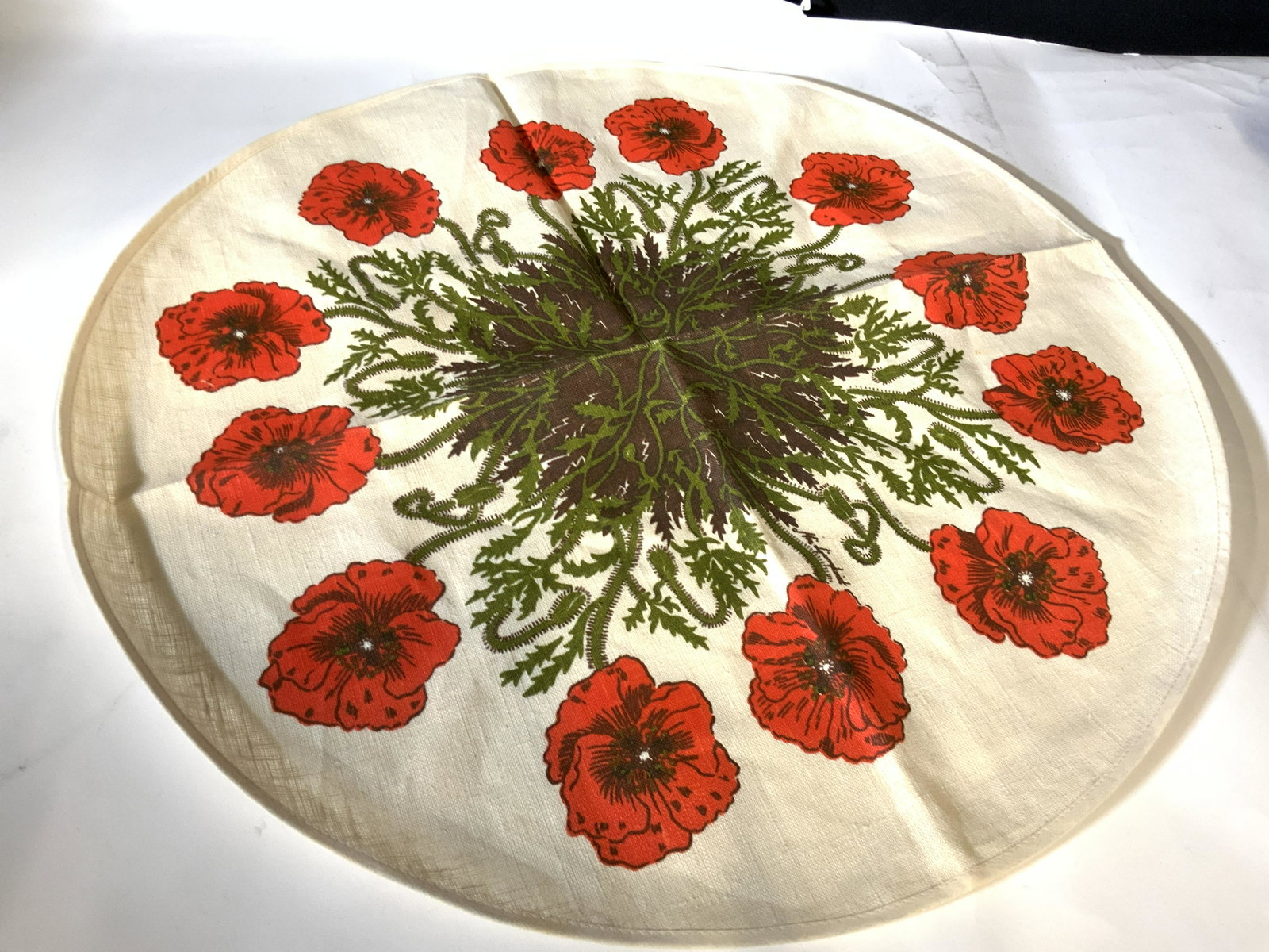 Collectible Round Centerpiece Table Linen: Beige linen with popping bright red florals. 24.25 in diameter. Like new no fabric issues noted. Collectible linens, tabletop linen , centerpiece linen, floral Linen, Linens, Kitchen decor linen, 3 (S