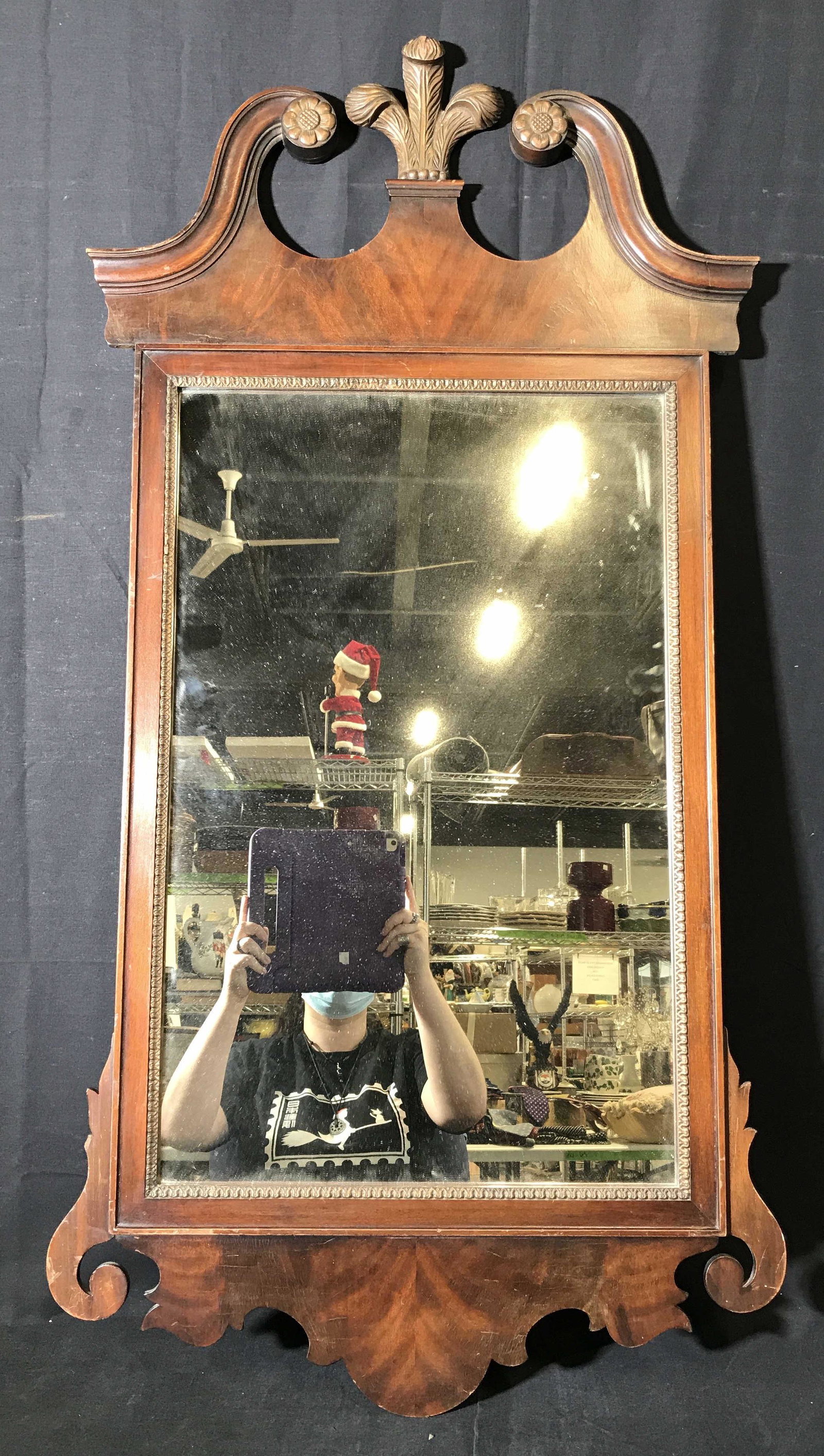 KINDEL Chippendale Mahogany Grand Rapids Mirror: Chippendale mahogany kindel Grand Rapids mirror, made of a hand carved mahogany wood with floral designs to the top, hanging wire to reverse for wall mirror, carved wood inner frame of mirror, label t