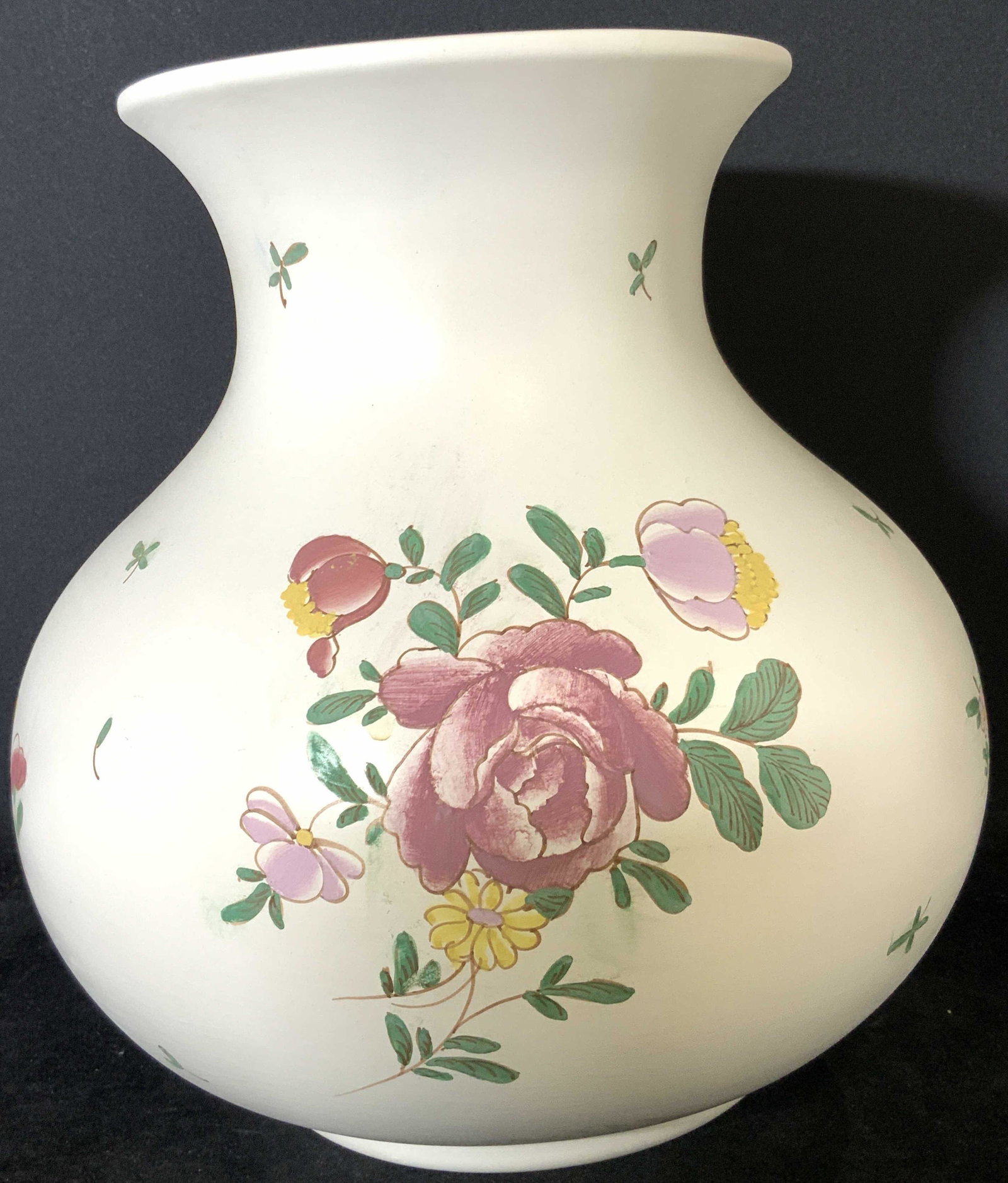 Vntg Signed Handmade Italian Floral Ceramic Vase: White vase with painted floral motifs throughout. Underside of piece reads: Con Amicizia A ( with friendship to ) Mimmo Morabito. 5-29-98. New York. Property of NYC Estate. Gifted from Italian / Engli