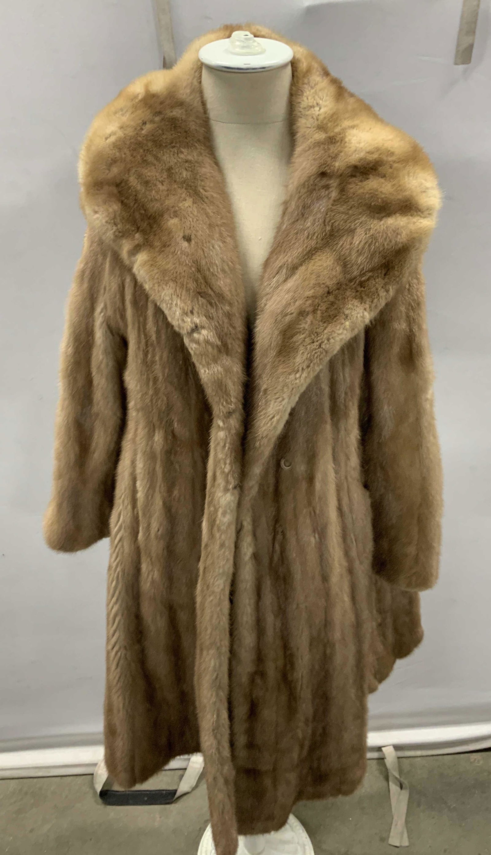 PEISER & BERK Vintage Brown Sable Fur Coat: Possibly vintage sable fur coat, past hip length. Fabric closures, 4. Largest fabric closure near collar. Two exterior pockets. Inside fabric belt, open loop closures above pockets. Interior fully lin