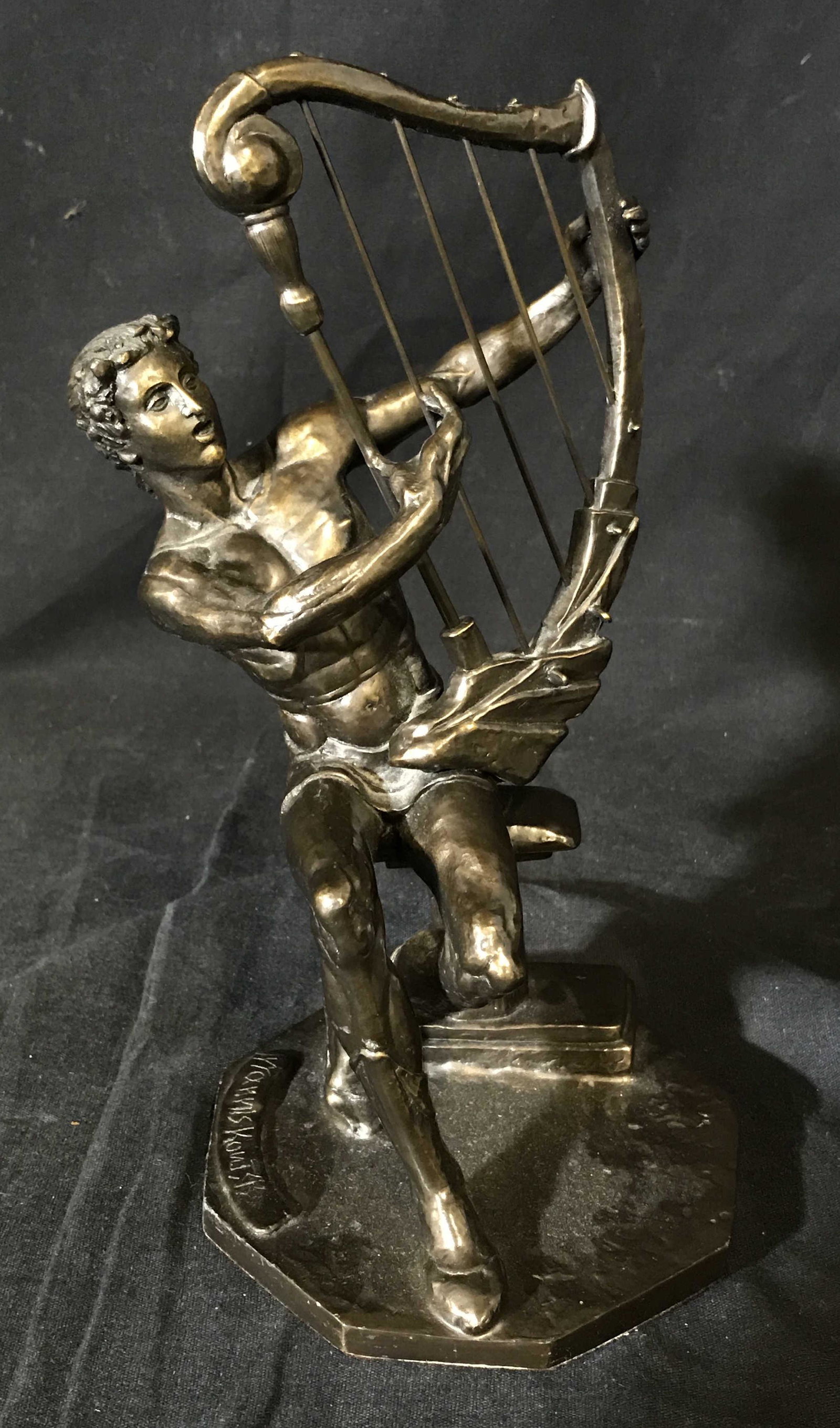YIANNAS KOUTSIS Signed Bronze Biblical Sculpture: Yiannis Koutsis signed Bronze biblical tabletop sculpture, signature to octagonal base reads ‘Yiannas Koutsis’, subject David seated with a harp playing, title of piece ‘David The Poet’, felt 