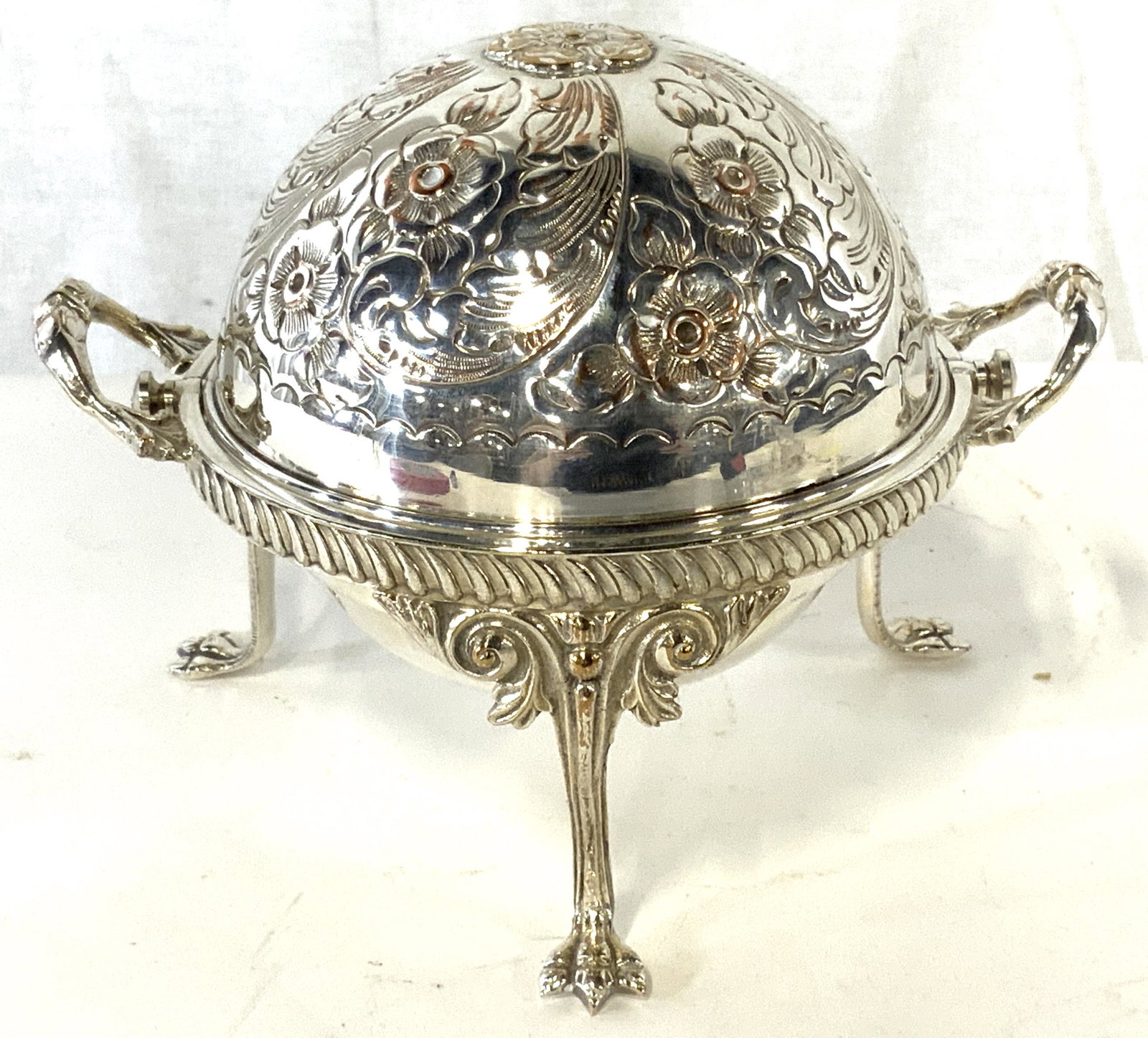 KENT SILVERSMITHS Footed Silver Plated Caviar Dish: Made in England. Art Nouveau Chased Caviar Dish/ Caviar Cooler. Bird claw feet, rotating lid, side handles, removable glass dish. Possibly silver plated over base metal. 5 in. Ht. 7 in width. Up cycle