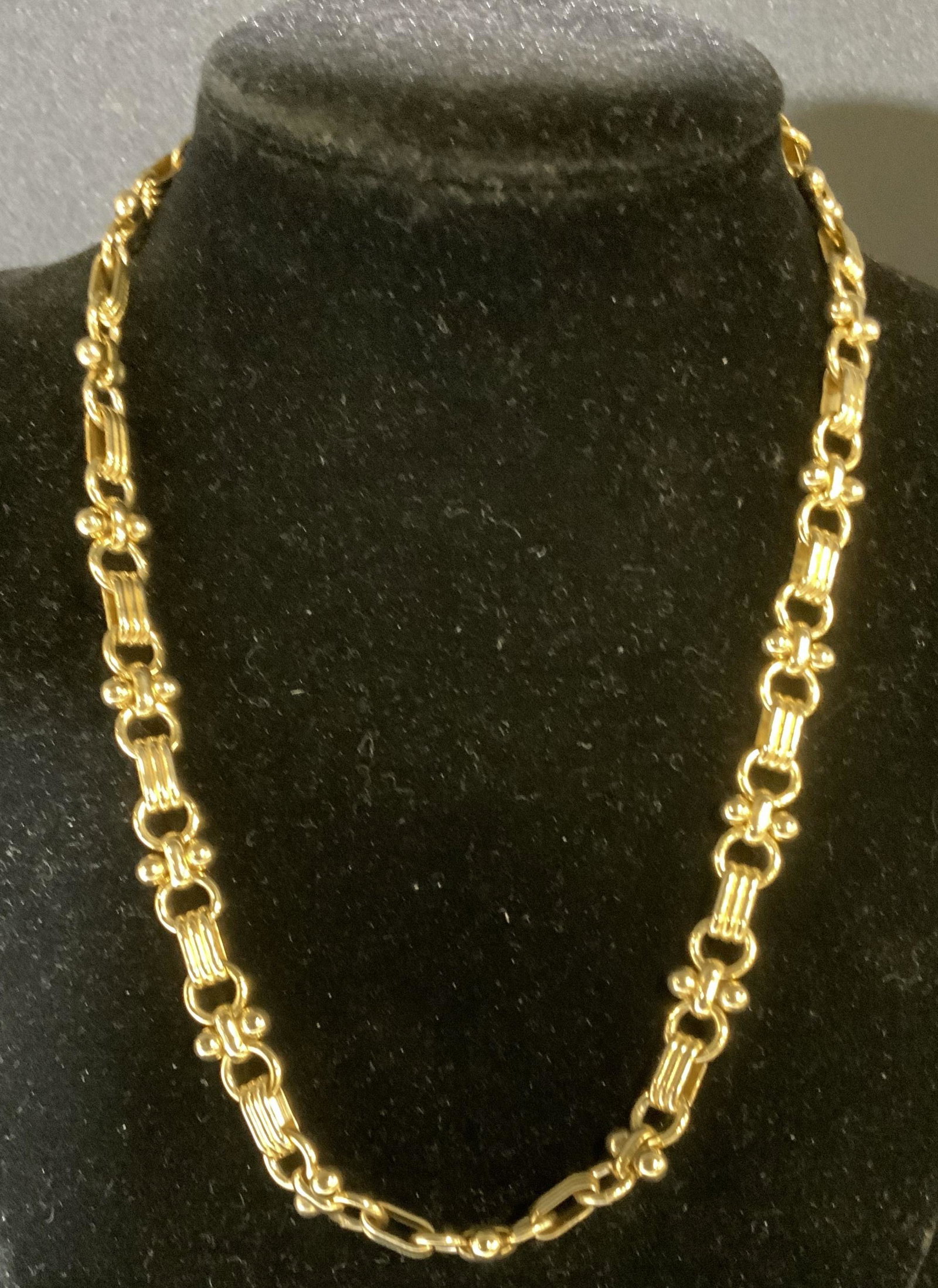 YECHANG Gold Tone Chain Necklace, Jewelry: Signed YECHANG Necklace, 16 in. Multi shaped links with plenty of fashion. Box clasp. Costume jewelry, fashion jewelry, Estate Jewelry, signed designer jewelry, YECHANG necklace, Ladies wearable desig