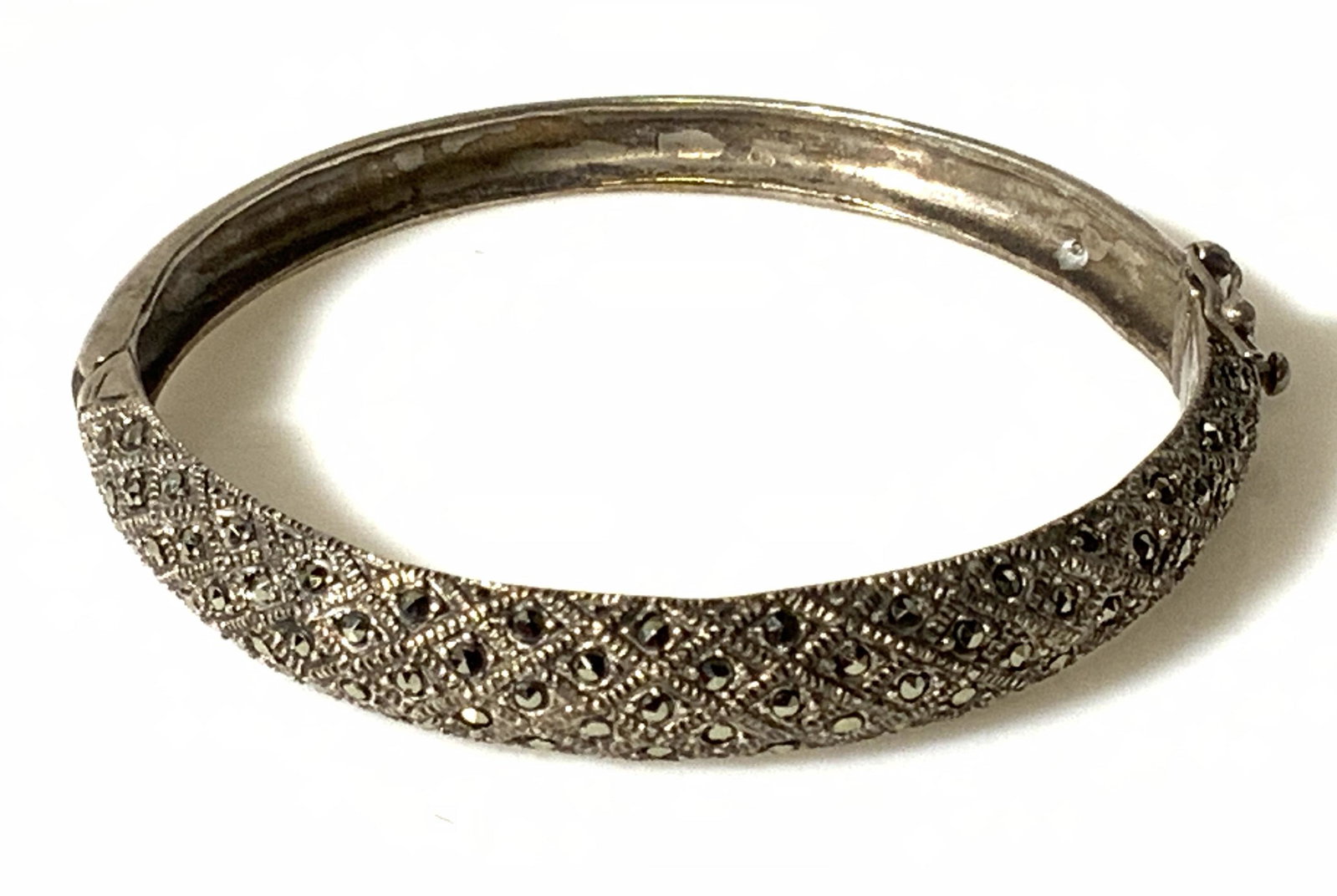 STERLING SILVER MARCASITE Bead Bangle, Jewelry: A vintage Arts & Crafts Era bangle bracelet with MARCASITE beaded pattern and faceted AB smoky colored beads in center. Hallmarked 925 near clasp, bangle has secure lock clasp and slide snap clasp. 2.