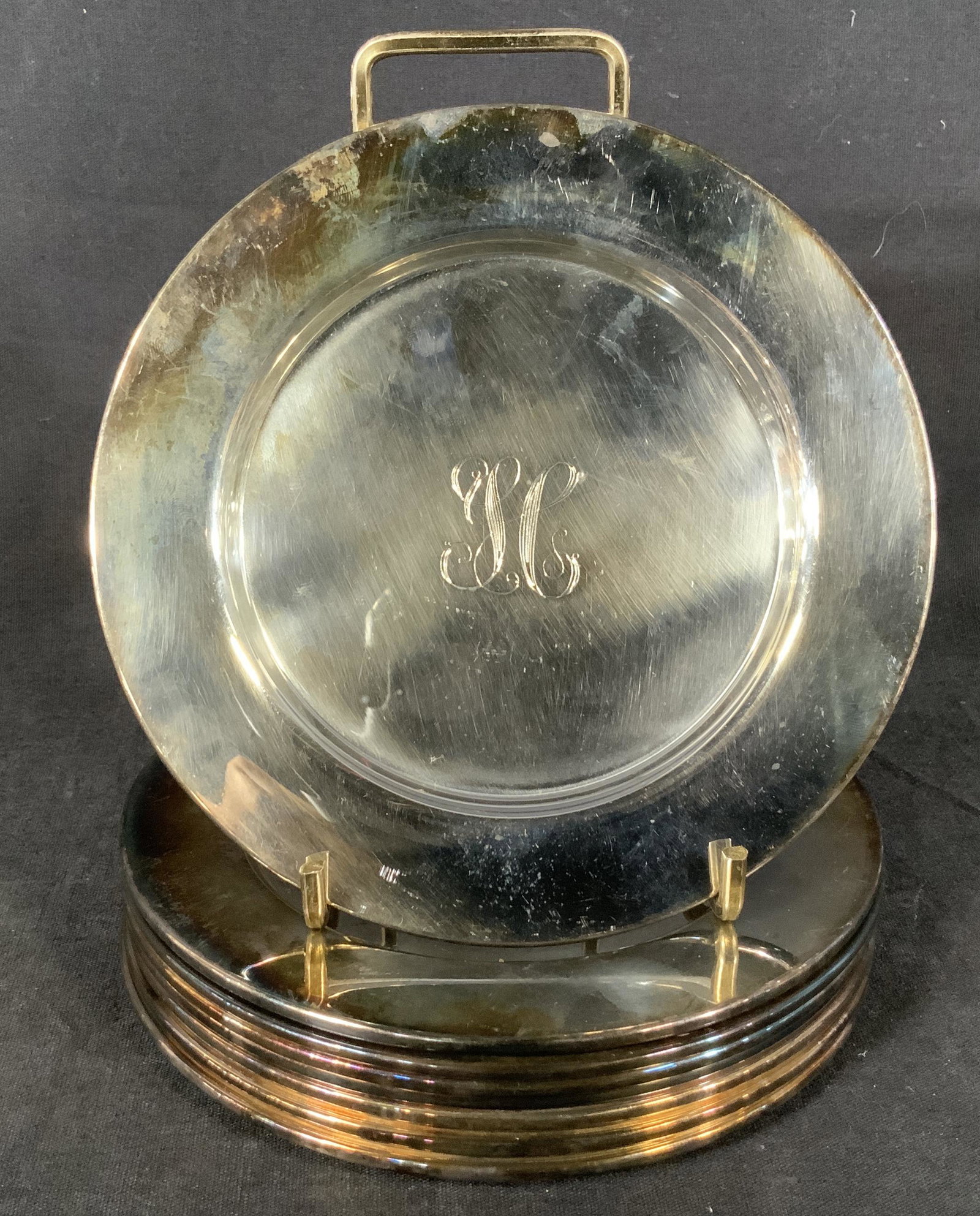Set 8 WM A ROGERS Silver Plated Dishes: Set 8 WM A ROGERS Silver Plated Dishes, inscription to base reads ‘WM A Rogers’, monogrammed inscription illegible, all measure 6 inches in diameter, tarnishing to metal but overall in good condit