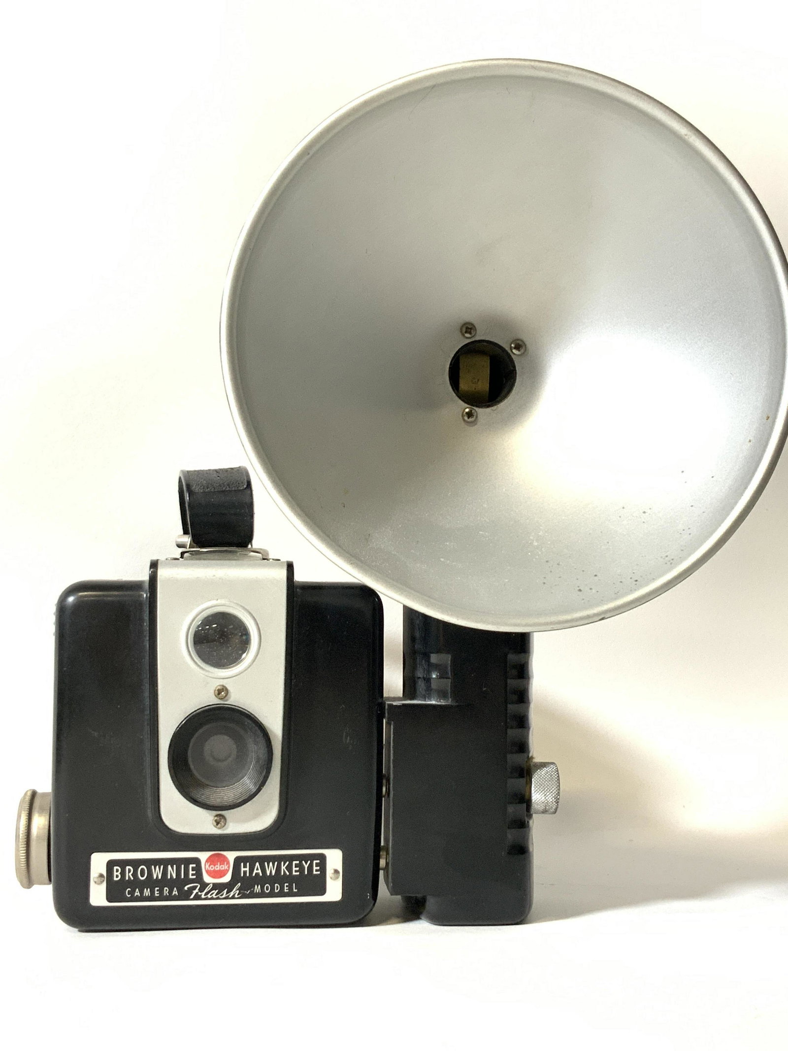 Vntg. KODAK Brownie Hawkeye Flash Model Camera: Manufactured between 1949 - 1961. The Kodak Brownie Hawkeye camera is a Bakelite box camera. All pieces still turn / move. Once took Kodak 620 Film. Untested. Front reads: Kodak Brownie Camera, Flash 