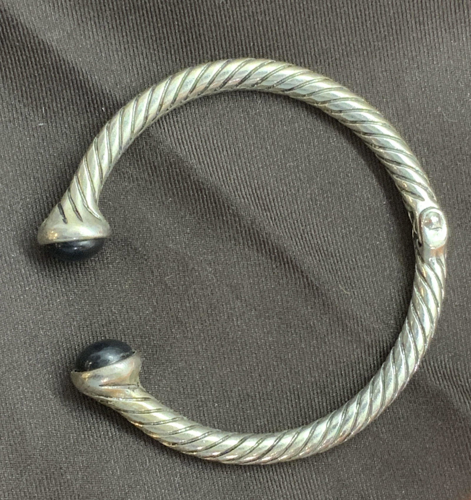 David YURMAN Style Twisted Cable Bracelet Jewelry: Silver Tone Cuff Bracelet, Hinges open, 3/8 in. W twisted cable with black upper wrist stones. 2.25 in diameter. Opens to 3.5 in. David YURMAN Style Cable Bracelet, Classic Jewelry, Estate Fashion Jew