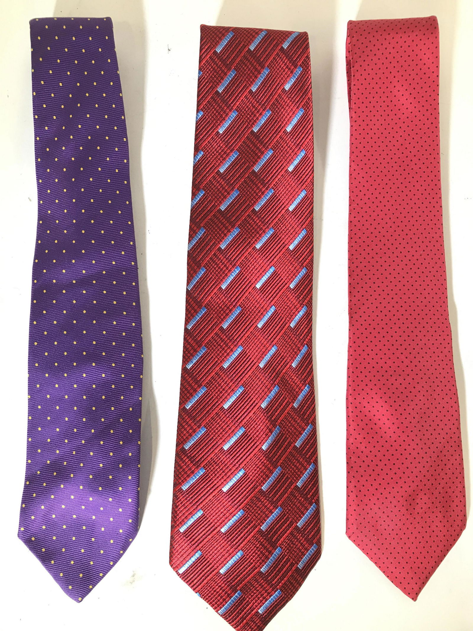 Lot 3 Assorted Men’s Neckties: Lot includes 3 neckties. One has tag which reads HARDY AIMES LONDON SILK, one reads POLO BY RALPH LAUREN SILK, AND on reads BEAU BRUMMEL 100% SILK HANDMADE. Lot includes 1 red tie with black toned Pol