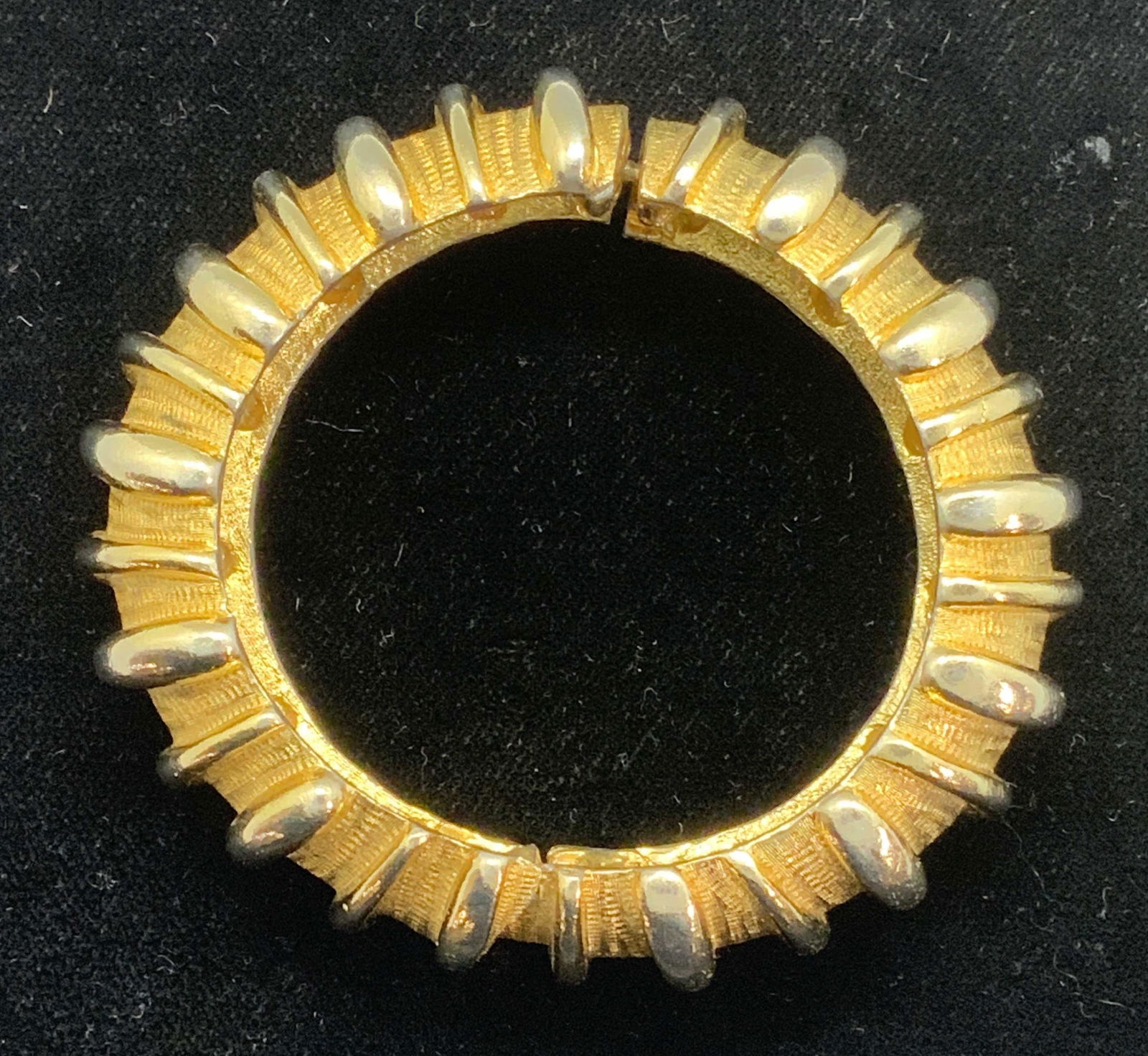 Signed KENNETH JAY LANE Vntg Gold Tn Bangle (1 of 8)