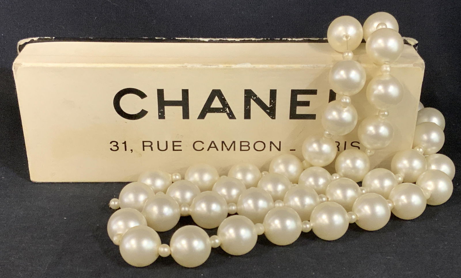 VINTAGE CHANEL France Costume Pearl Necklace Org Box (1 of 14)
