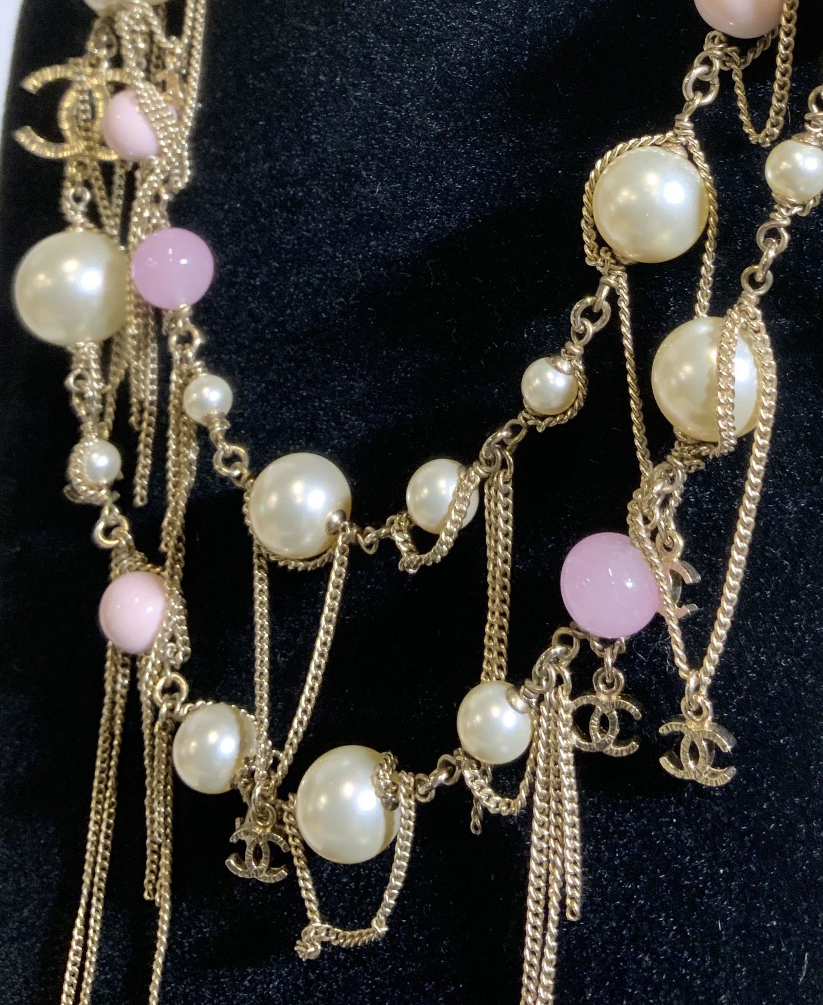 Vntg CHANEL Pearl & CC Logo Long Chain Necklace (1 of 18)