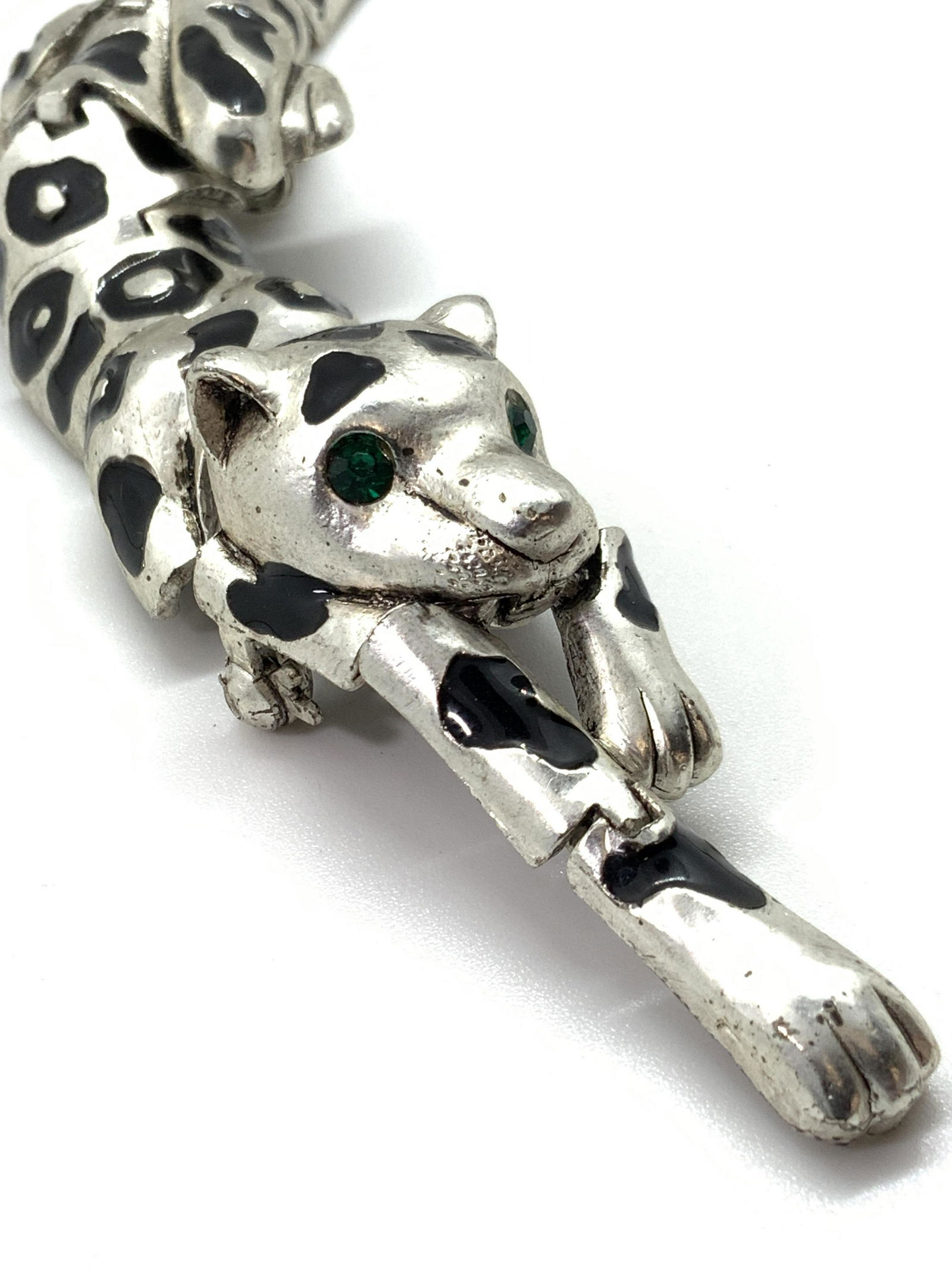 Articulated Crystal Cheetah Form Shoulder Brooch (1 of 16)