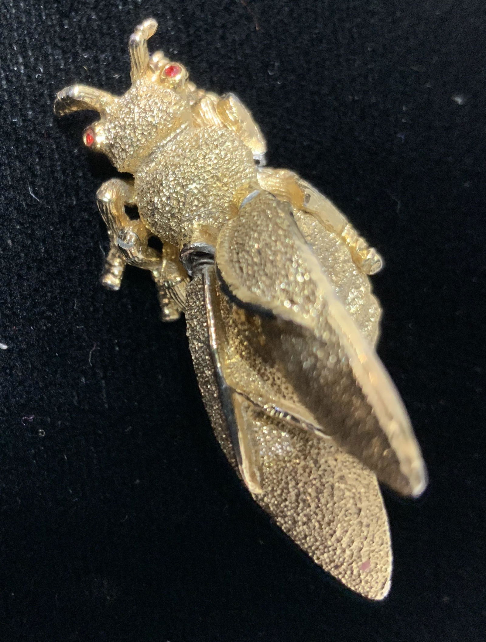 BOUCHER Signed Gold Plated Trembler Bee Pin (1 of 9)