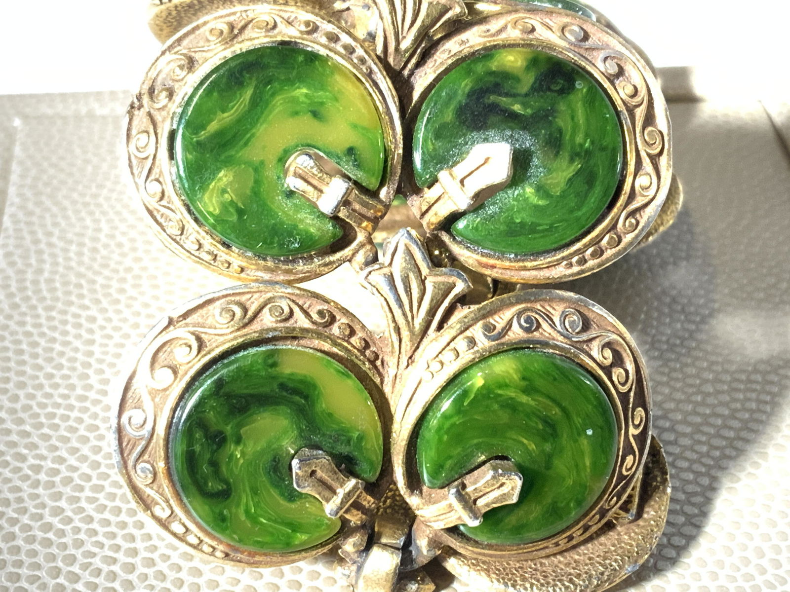 MID CENTURY ART SIGNED Marbled BAKELITE Bracelet (1 of 9)