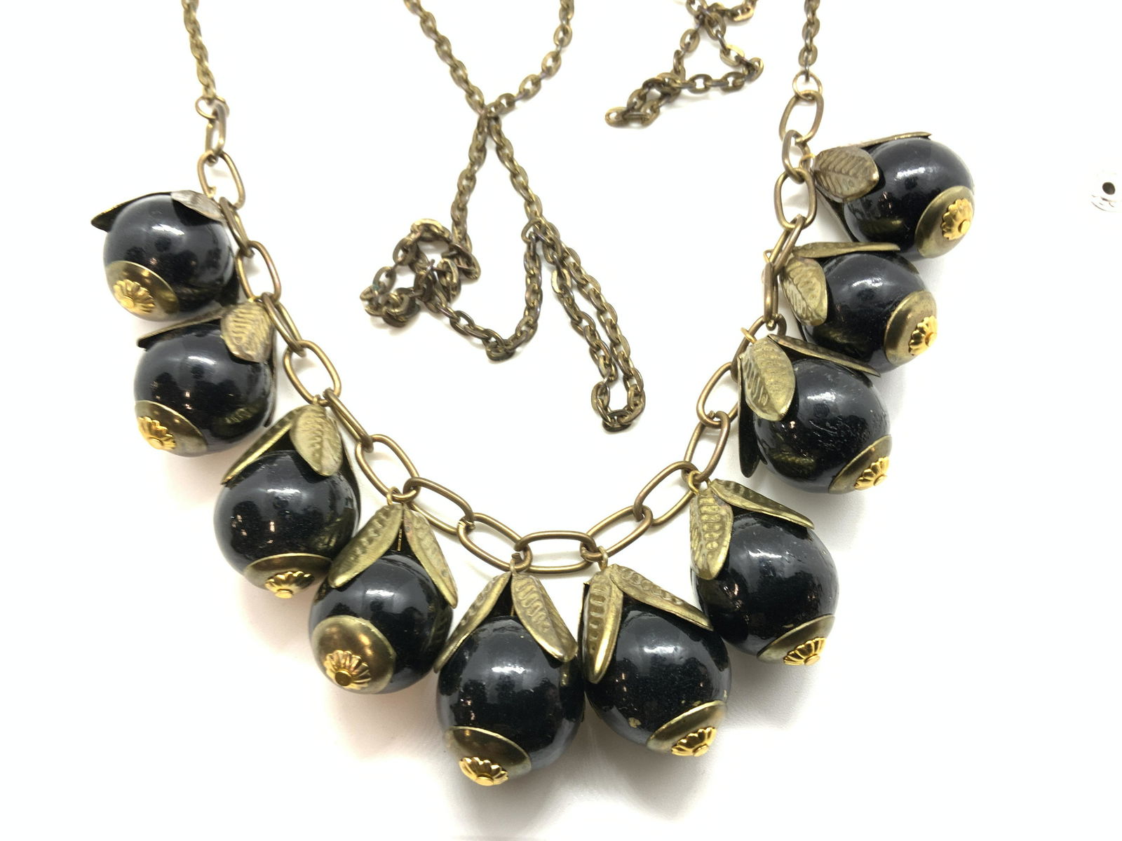 Art Nouveau Black & Leaf Bead Pendant Necklace (1 of 8)