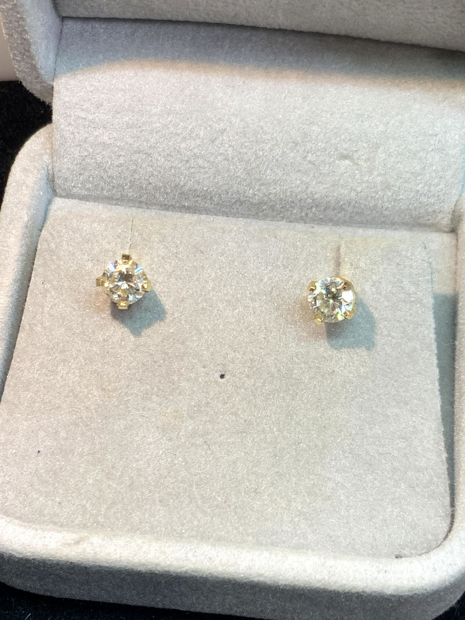FORTUNOFF 14K Diamond Stud Earrings in Org Box (1 of 13)