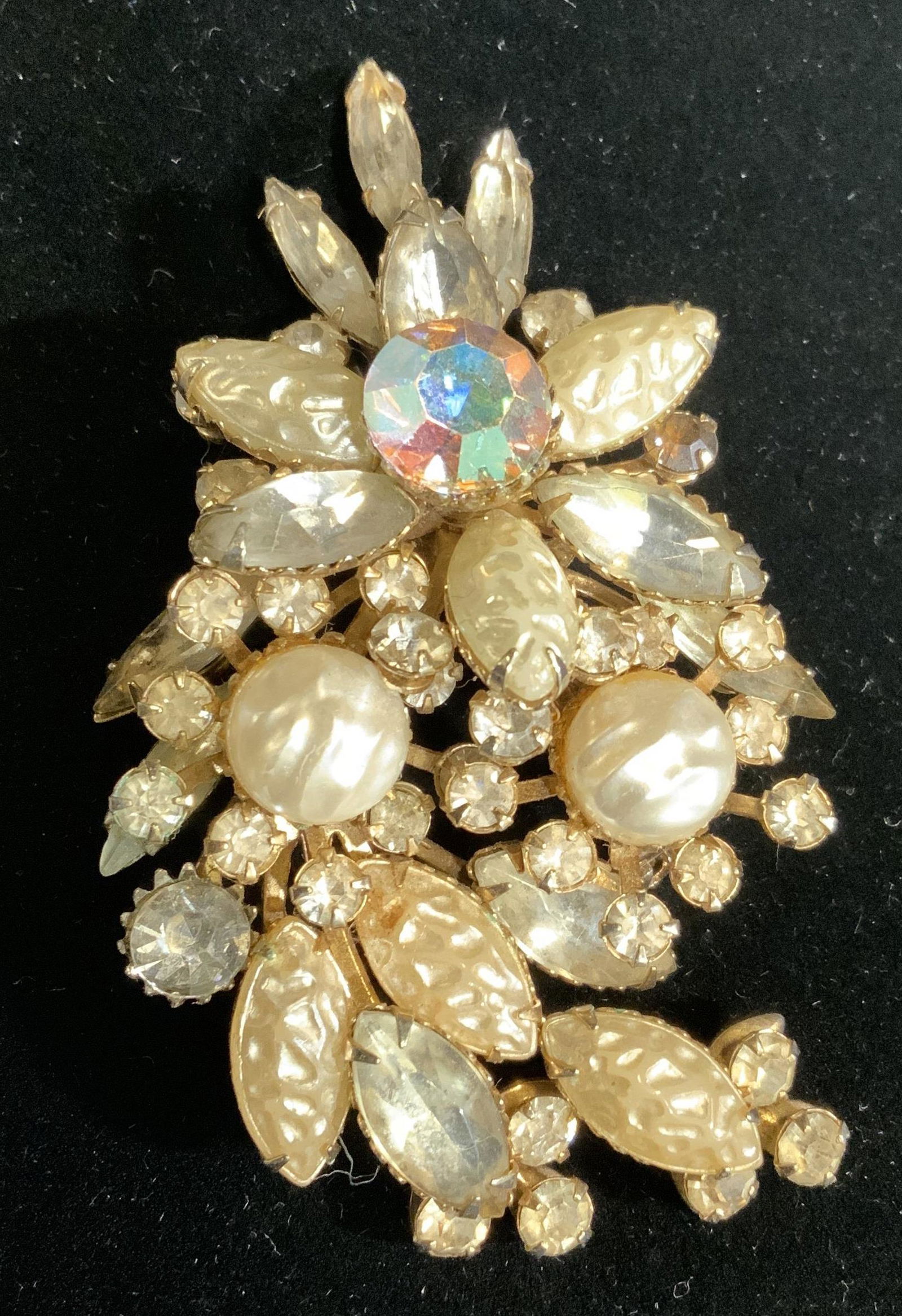 MID CENTURY Pearl & Crystal Laurel Bunch Brooch (1 of 8)