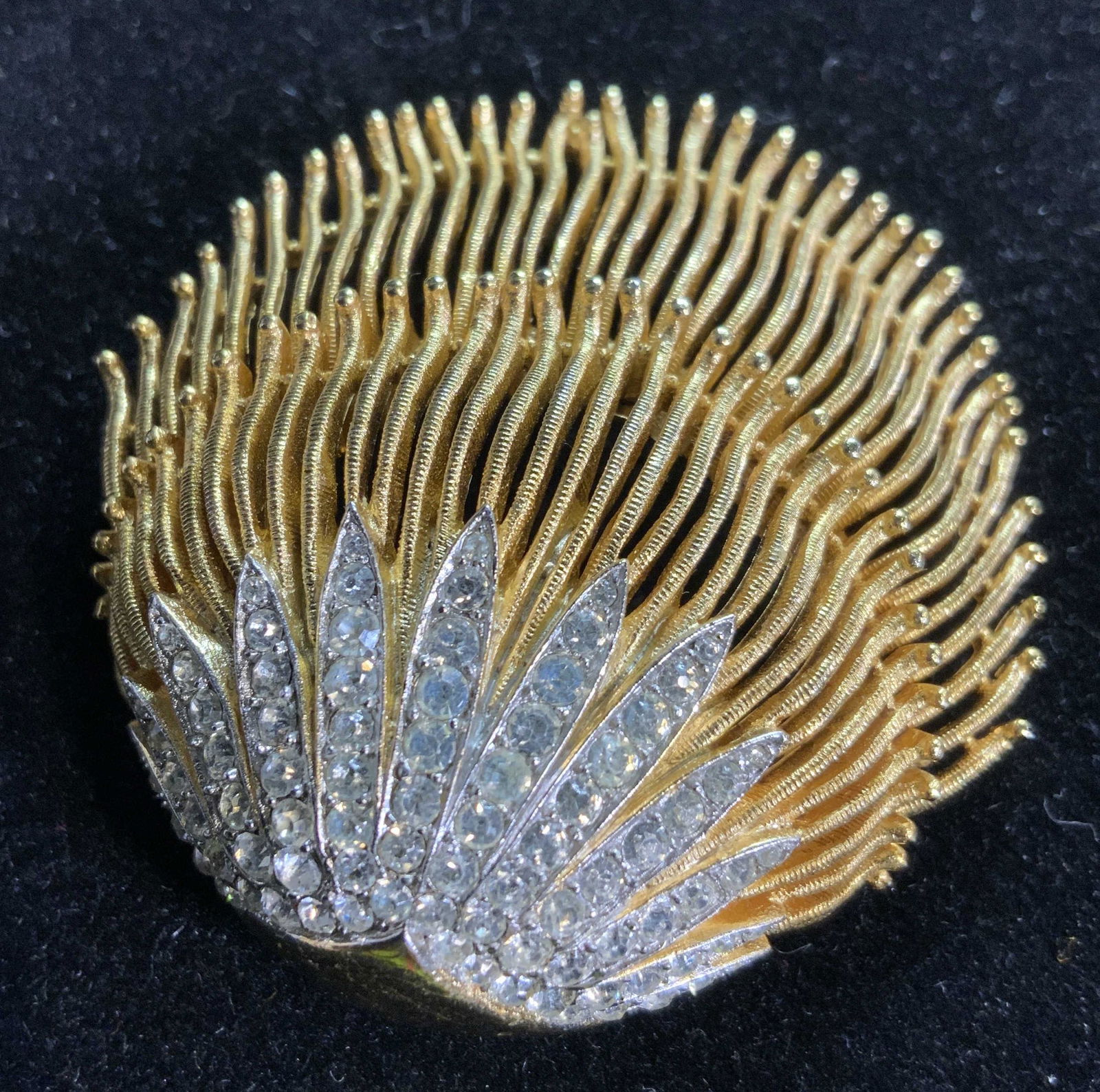 TRIFARI Signed Vintage Crown Sea Shell Brooch (1 of 9)