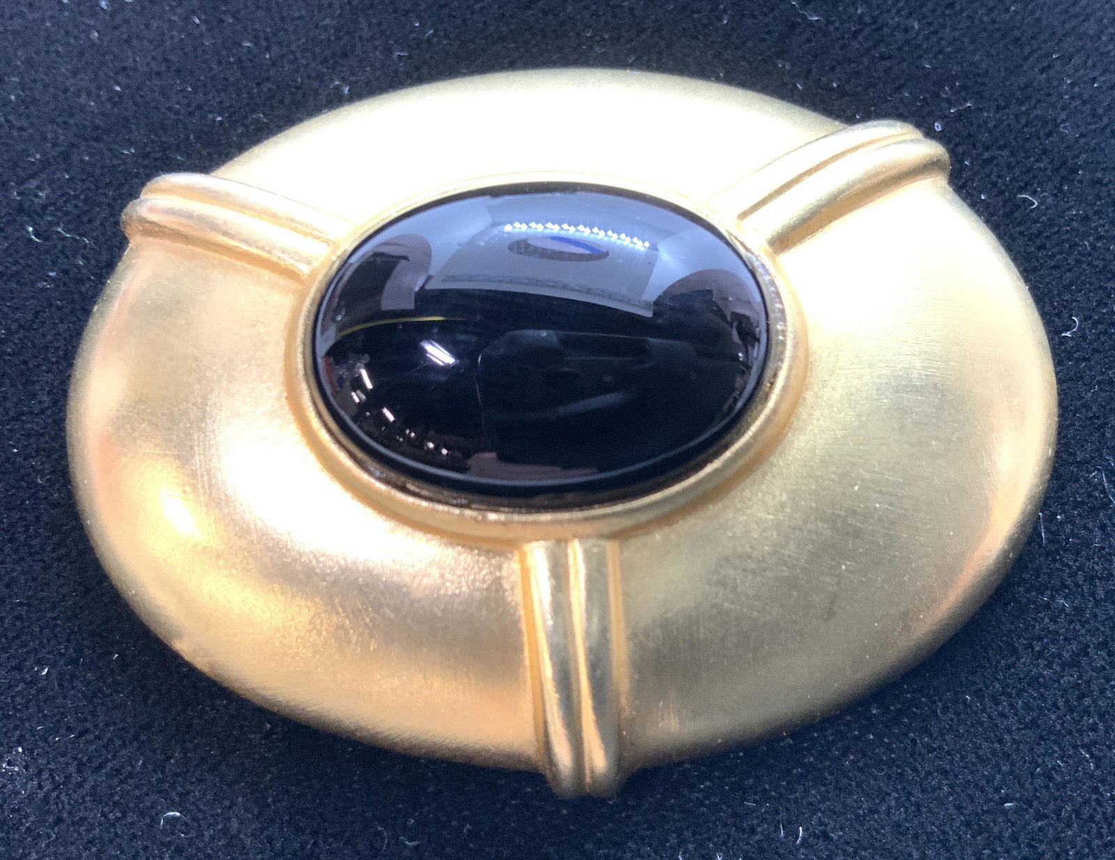 BEN-AMUN Art Deco Vntg Gold Tn Onyx Brooch: Ben-Amun Gold tone Deco brooch with Black Onyx Center cabochon. Signed on verso BEN AMUN. 2.5 x 1.75 in. Possibly gold plated as many of his pieces are. Isaac Manevitz, an Egyptian immigrant and son o