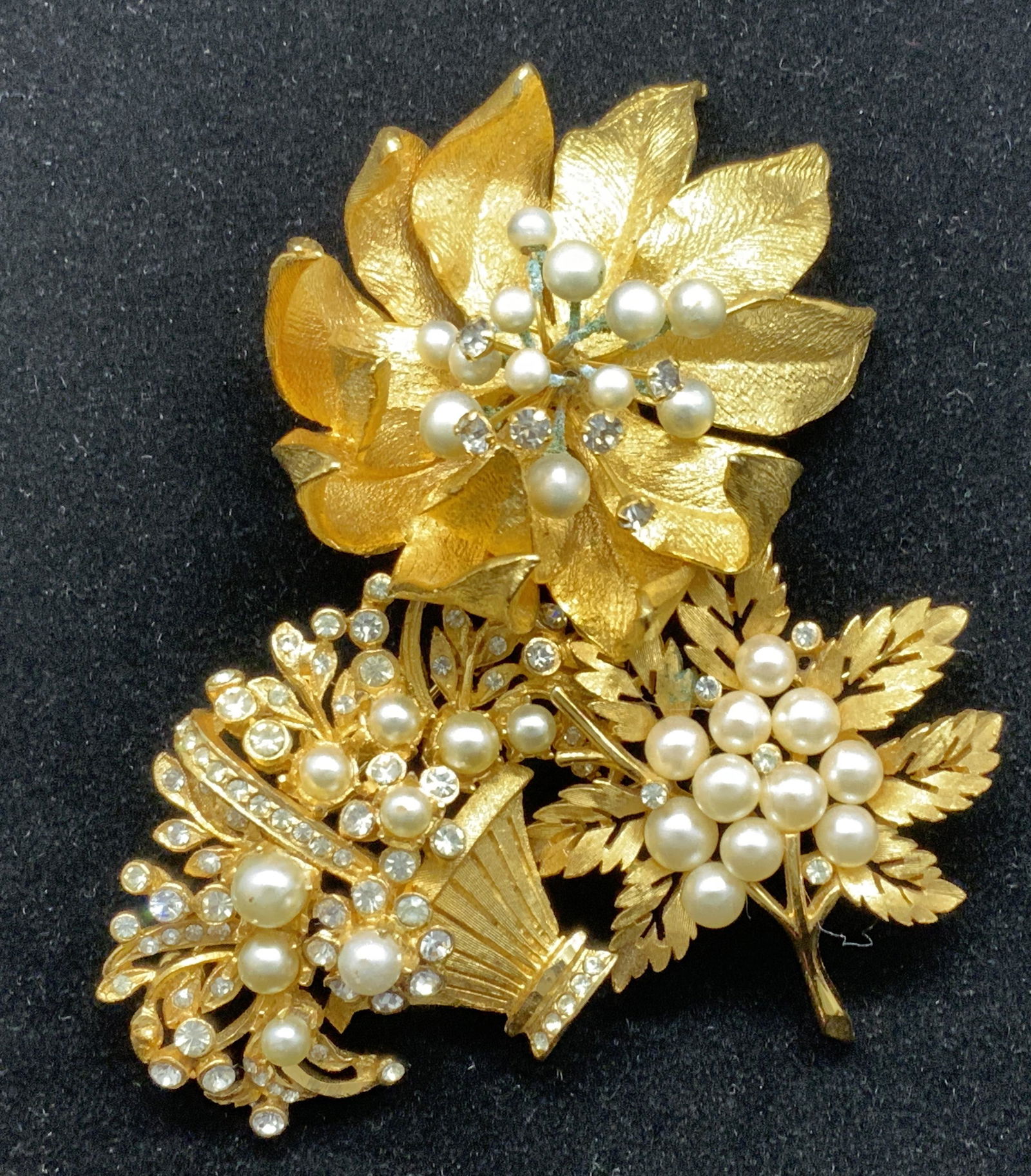 lot3 Vintage Pearl Style Brooch TRIFARI HOBÉ more (1 of 7)