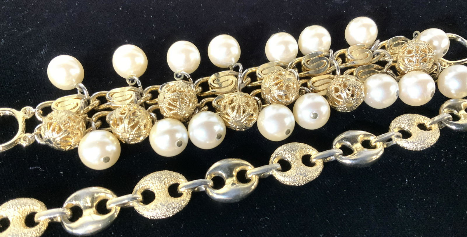 Grp 4 Costume Pearl Necklaces & Bracelets (1 of 13)