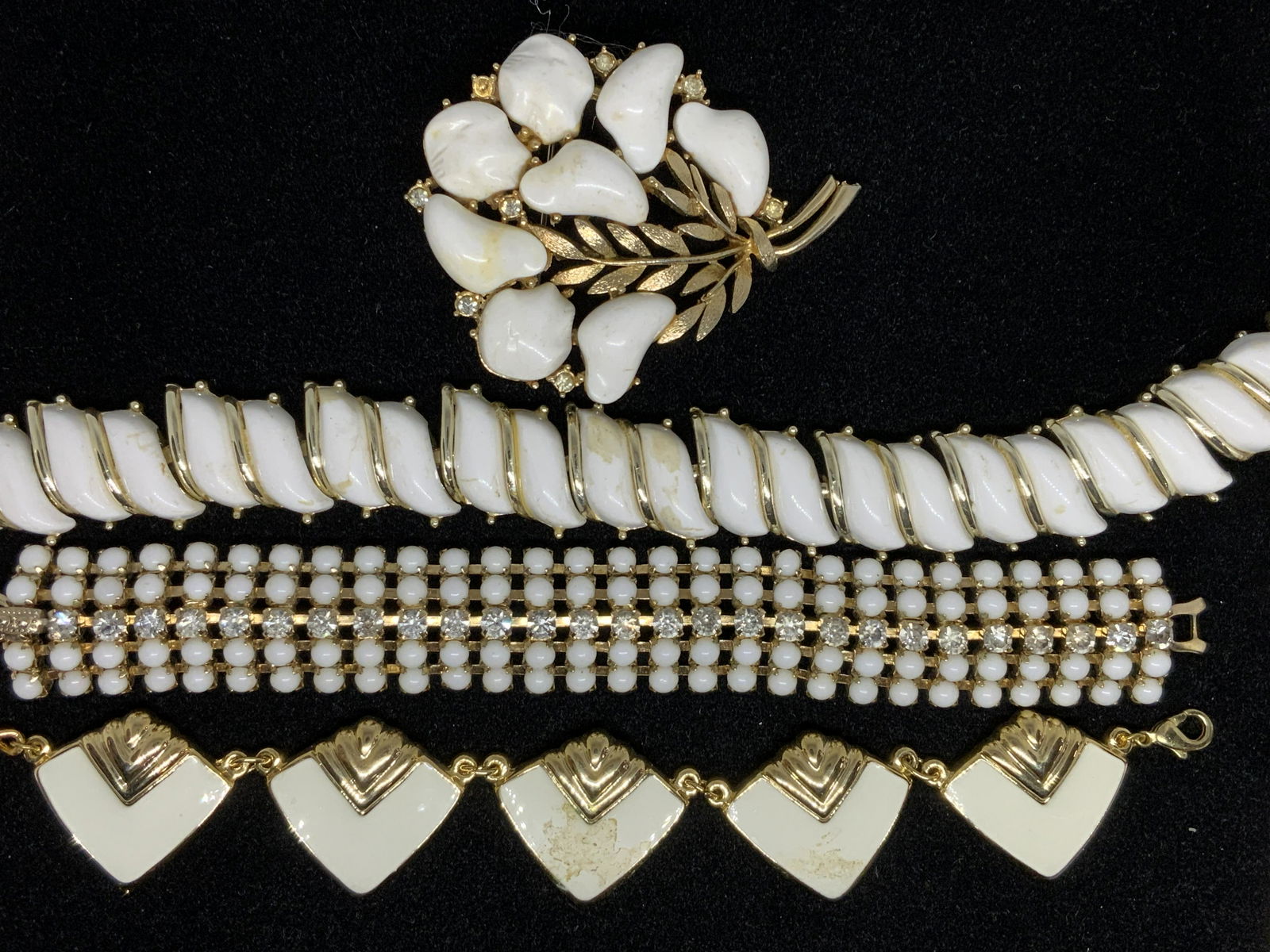 Group Lot White Resin & Composite Jewelry (1 of 9)