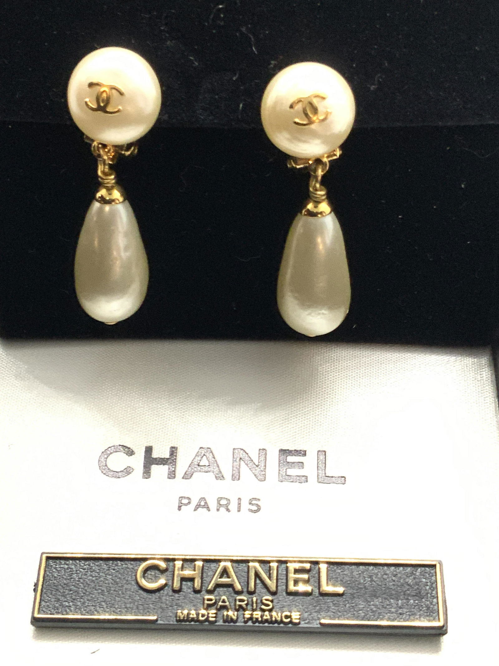 CHANEL Pearlescent Dangle Earrings, NEW IN BOX (1 of 15)