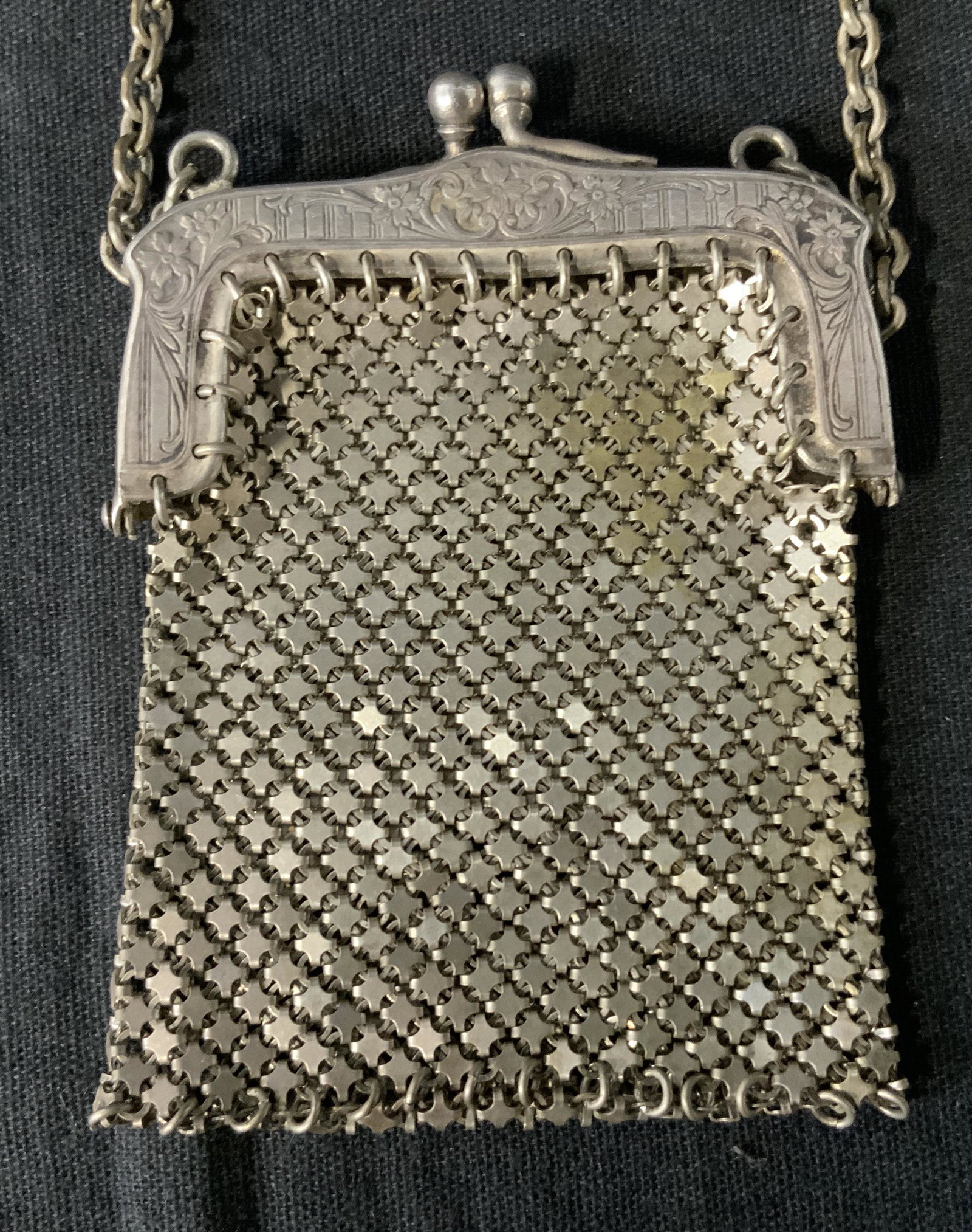 Vintage Edwardian Silver tnd Mesh Purse: Vintage Edwardian Silver toned metal Mesh Purse, vintage possibly antique, no apparent inscriptions or stamps, maille mesh with antique chain, embossed floral design, measures 3 1/8 x 2 3/8 inches, dr