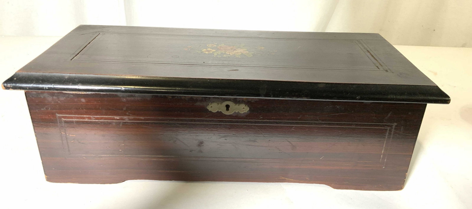 Antique Victorian Cylinder Music Box: Victorian music box in Wood case, inlaid design and painted floral bouquet on lid, lid opens to three compartment interior, center has glass lid opens to brass and metal cylinder, serial number, and m