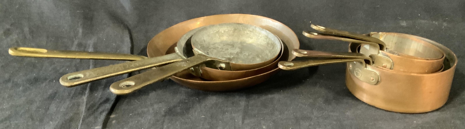 Lot 7 B&M Copper Measuring Cups and Saucepans: Lot 7 B&M Copper Measuring Cups and Saucepans, inscription to base of largest sauce pan reads ‘Holland’, inscription to measuring cups reads ‘B&M Made in Korea’, inscription to measures cups r