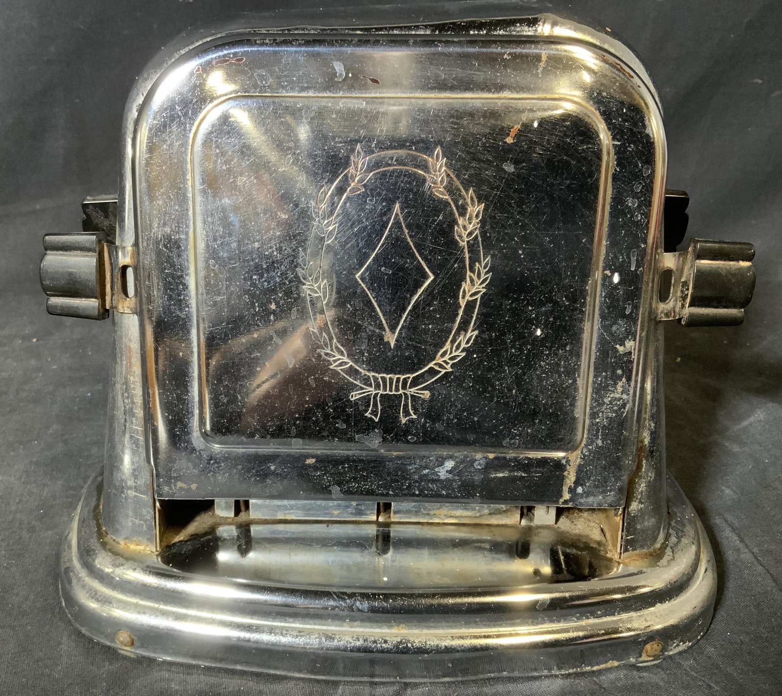 Vintage BERSTED Electric Toaster Model 71: Vintage bersted electric toaster model 71, inscription to underside reads ‘Bersted, Made by McGraw Elec Co. Bersted MFG D. Boonville, M. Model No. 71, Watts 40l volts 115’, has two doors to toaste