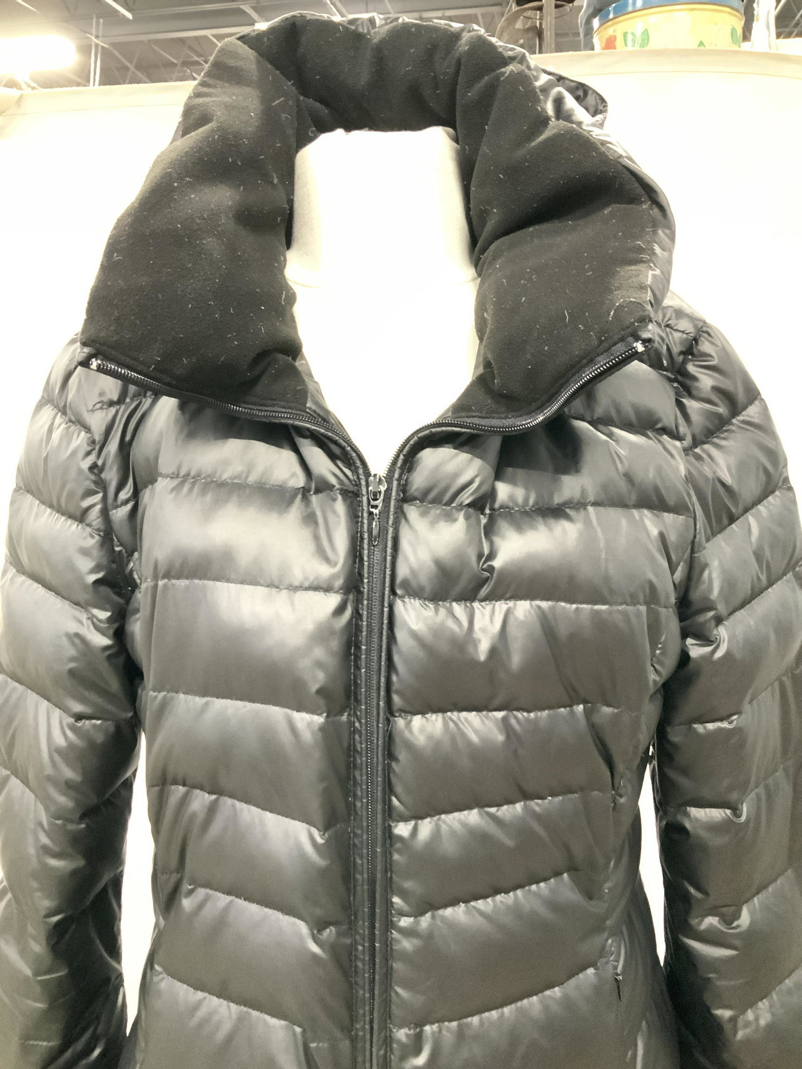 MARC NEW YORK signed Puffer Down Jacket, ladies: Luxury Brand Jacket, designer Andrew Mark, size L ladies, black, poly exterior, 90% down filling , 10 % feather filling. Designer label attached as are care instruction and materials. Removable snap h