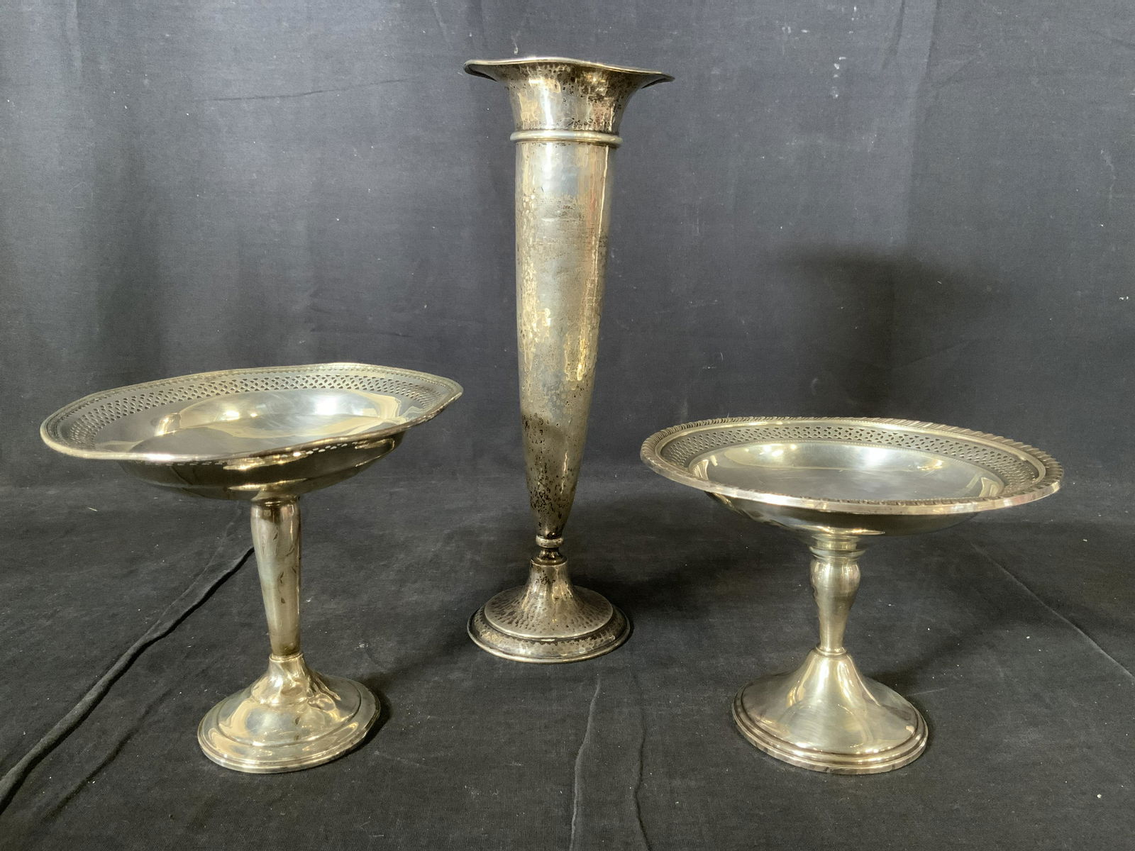 Lot 3 Sterling Silver Comport Dishes & Vase: Lot 3 Sterling Silver Comport Dishes & Vase, stamps to base of comport dishes read ‘Sterling Cement filled Reinforced with rod El Sil Co’, stamp to base of vase reads ‘International Sterling 1 0