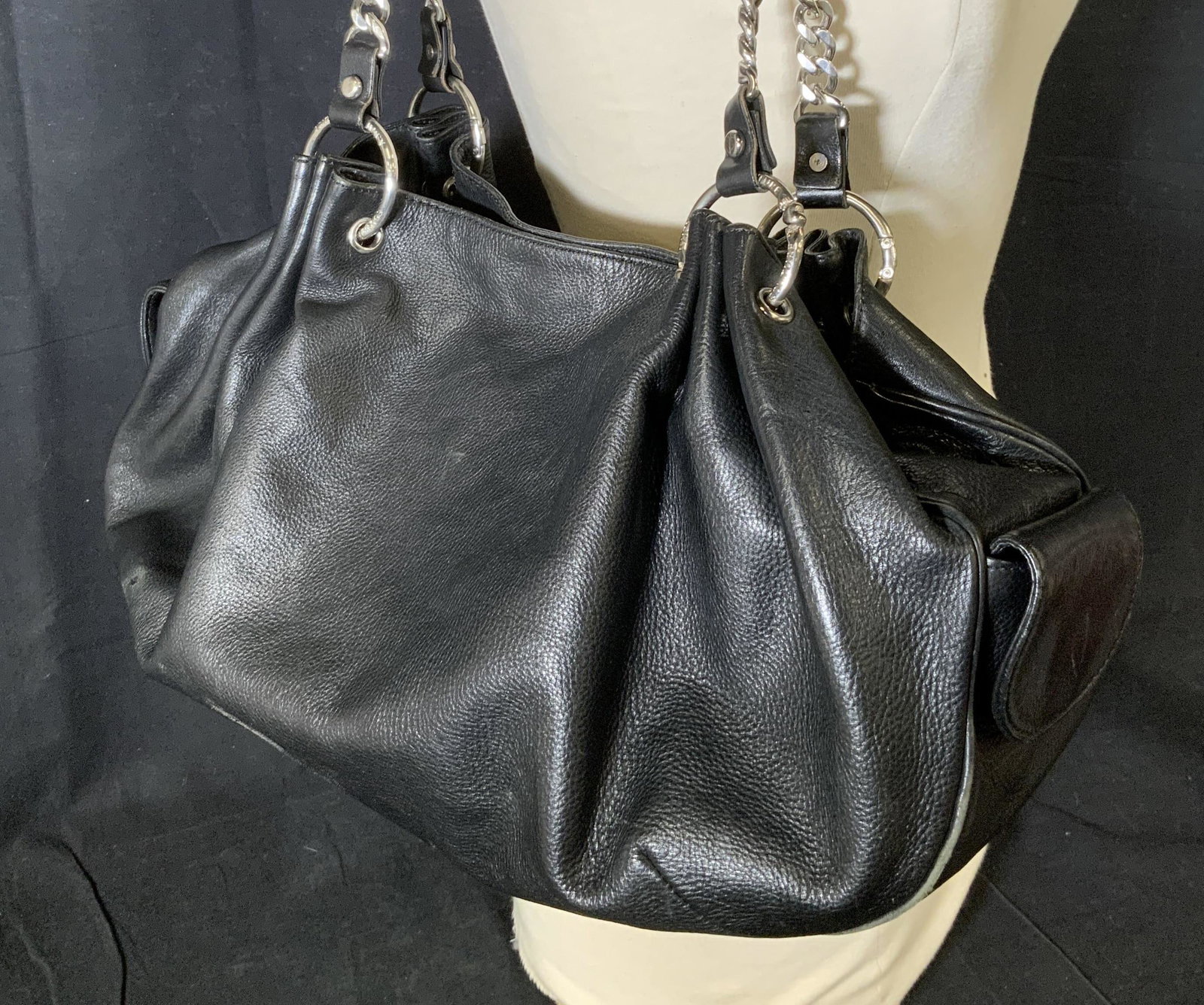 JUICY COUTURE Black Leather Bag: JUICY COUTURE Black Leather Bag, label to interior reads ‘Juicy Couture 100% genuine leather Lining 100% cotton’, measures 10 1/2 x 16 1/8, drop measures 10 inches, some surface wear to bag, overa