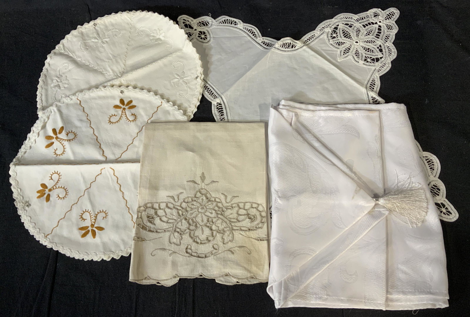 Lot 5 Linens & Table Runner: Lot 5 Linens & Table Runner, label to table runner reads ‘100% polyester Made in China’, table runner measures 68 inches x 12 1/2 inches, bun warmer cloth measures 24 3/8 x 24 3/8 inches, flower e