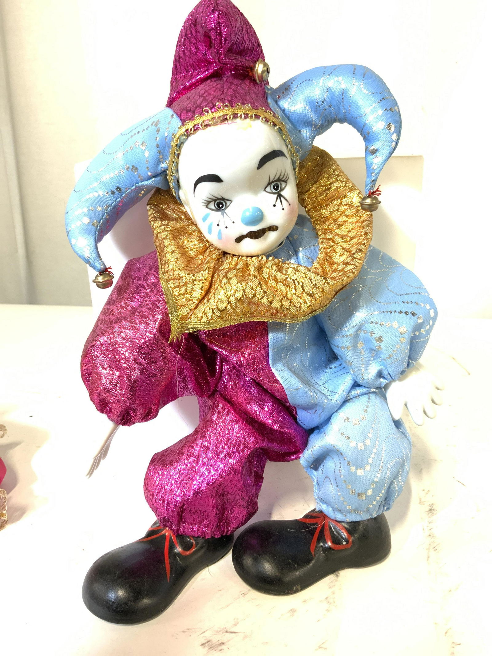 Set 3 Hand Painted Porcelain Jester Clown Dolls: Collectible jester clown Dolls with hand painted White porcelain faces. Long eyelashes, rosy checks. Large dolls has Oversized hand painted black porcelain clown shoes and a blue button nose. Clowns d