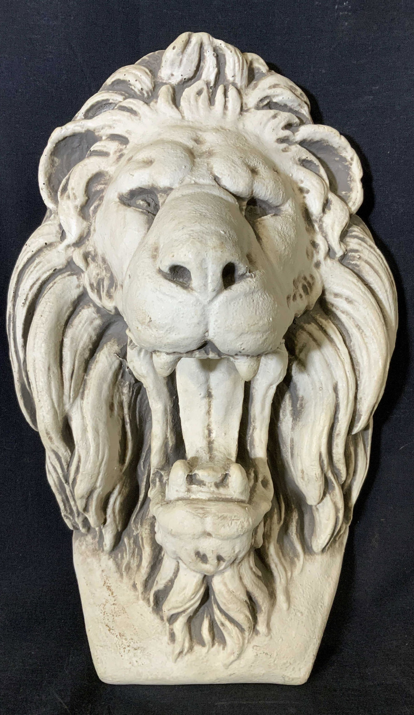ALVAO Lion Wall Sconce: ALVAO Lion Plaster Wall Sconce, inscription reads ‘ALVAO 98’, measures 14 1/2 inches tall x 9 1/4 inches at widest point, some surface wear but overall in good condition, ALVAO, lion, big cat, wal