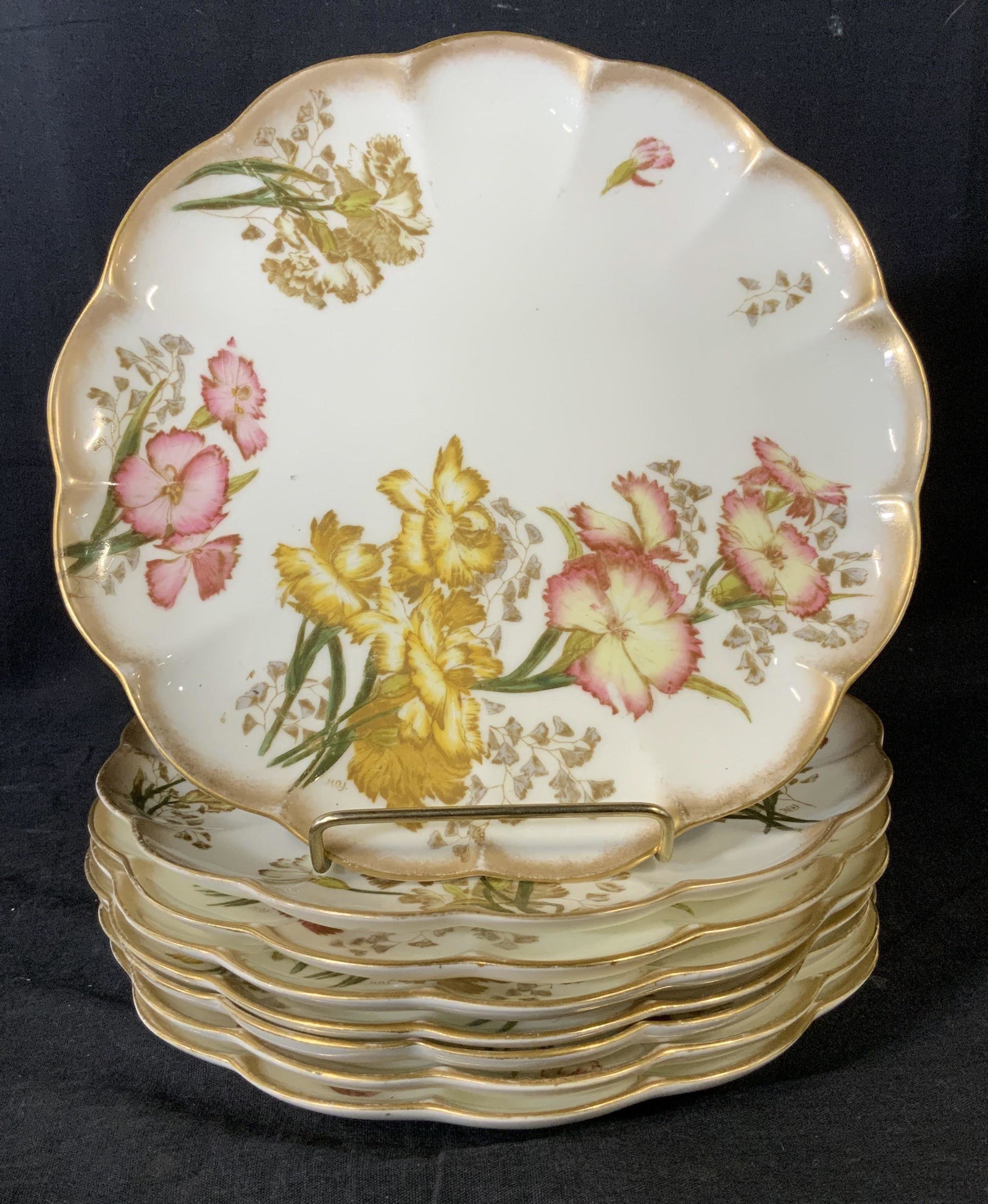 Set 8 GEORGE JONES & SONS China Plates: Set 8 GEORGE JONES & SONS China Plates, stamp to base reads ‘Stoke & Sons Crescent China’ and ‘GJ & Sons Carnations’, all measure 8 3/4 inches in diameter, some wear to designs but overall in 