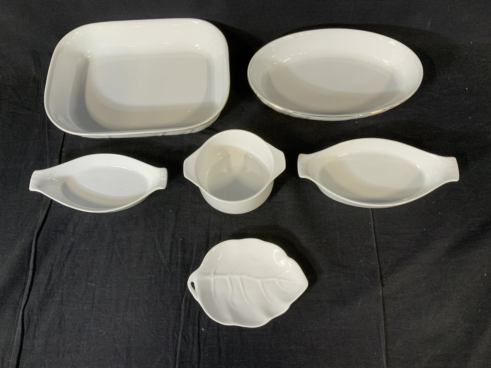 Lot 6 Ceramic Dishes, MIKASA, Linian Vernon, more: Lot 6 Ceramic Dishes, stamp to base of two dishes reads ‘Mikasa Ultra Cream Bake & Serve Up279 Wedding Band Oven to table Japan’, stamp to base of leaf shaped dish reads ‘China Lilian Vernon 87�