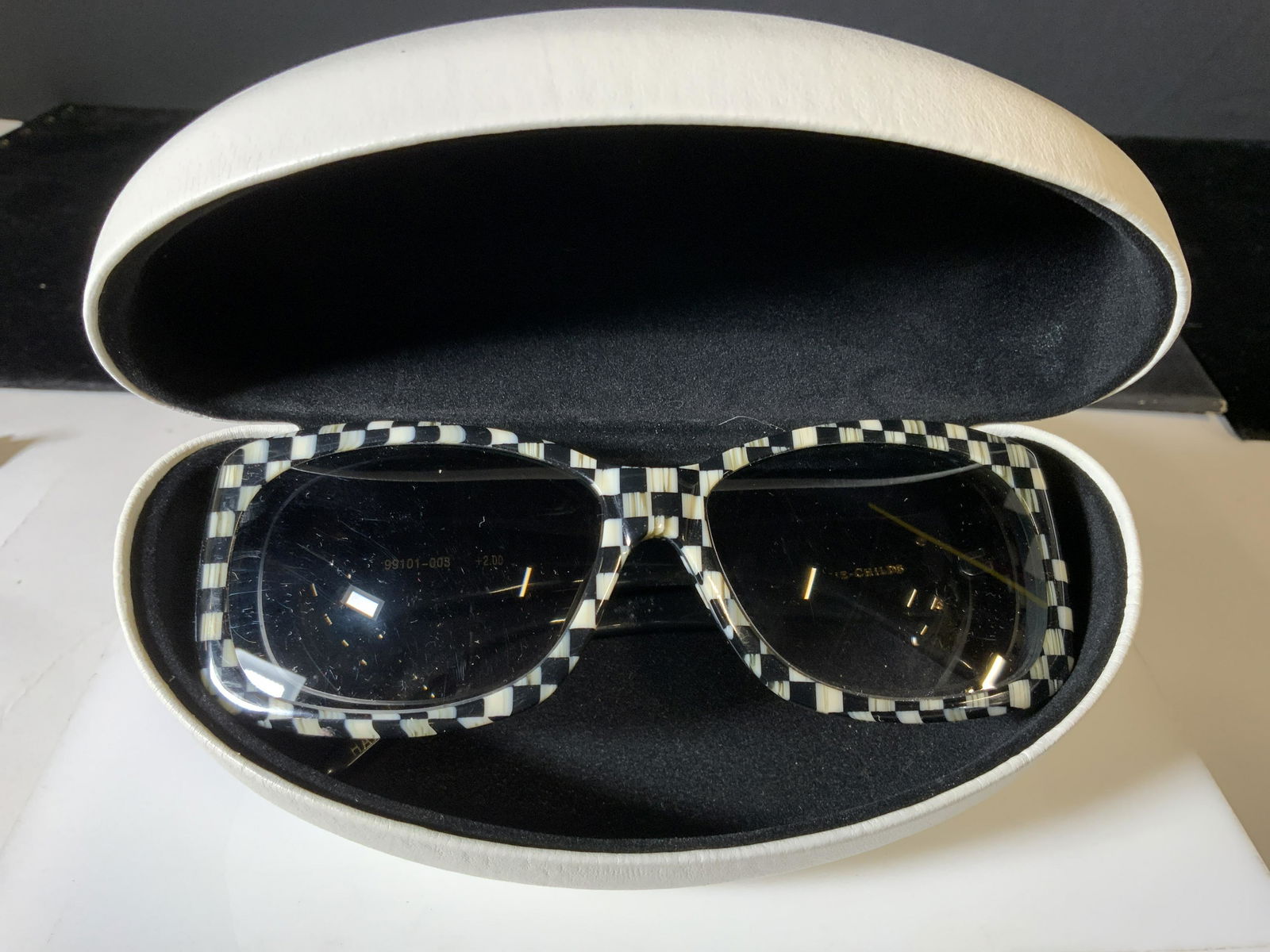 MACKENZIE CHILDS Courtly Check Reading Sunglasses: Mackenzie-Childs Courtly Check Reading Sunglasses with Original Hard Case. Style number 99101-003 +2.00strength. They have the Mackenzie-Childs brass plate logo on the sides. Hallmarked Mackenzie Chil