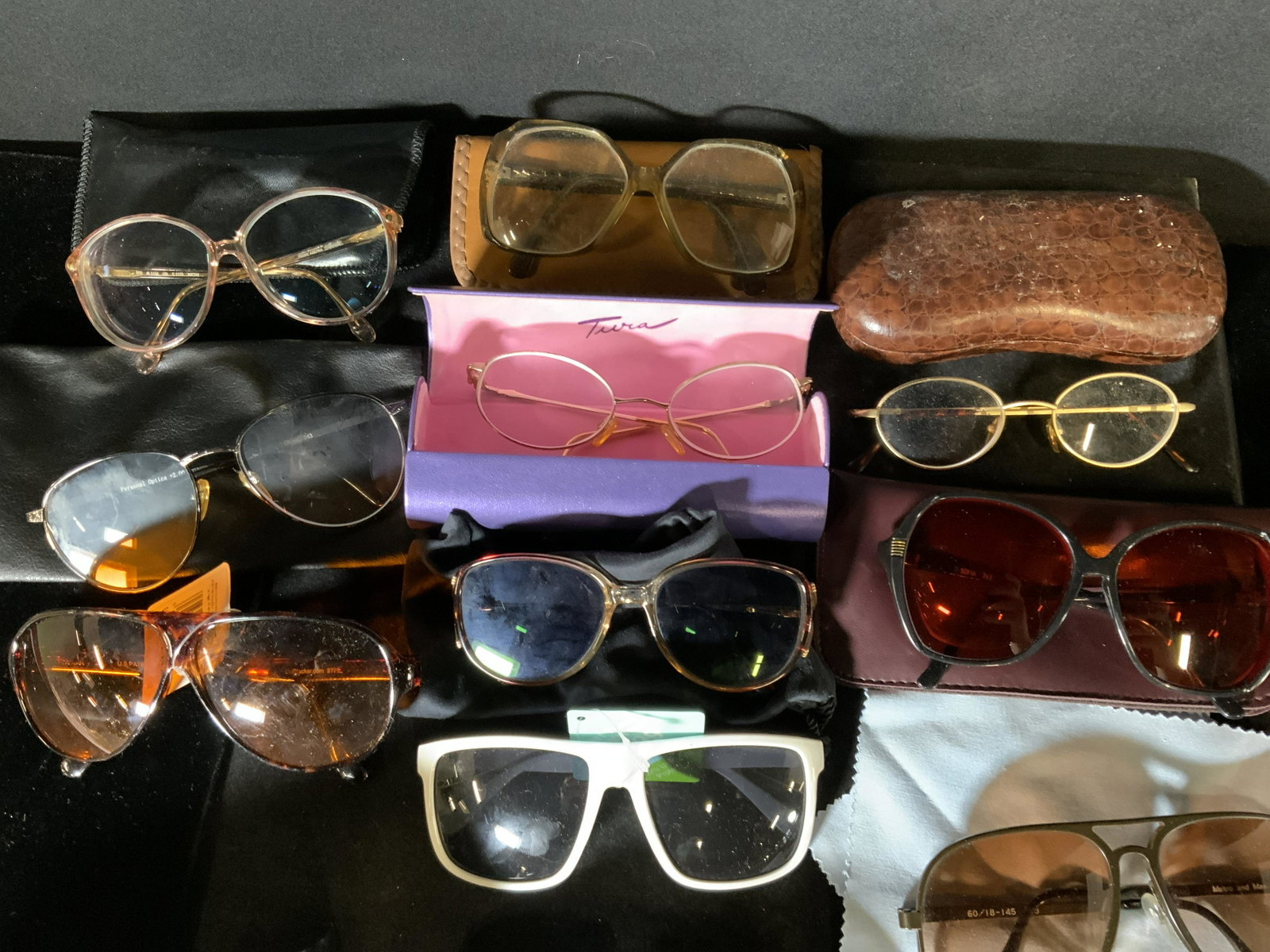 Lrg Lot,7 for All Mankind,FosterGrant Glasses,more: Large lot of vintage eye glasses for reading and contemporary/ vintage sun glasses, empty hard eye glass cases and soft eye glass cases, combination of sunglasses with original tags attached. Highligh