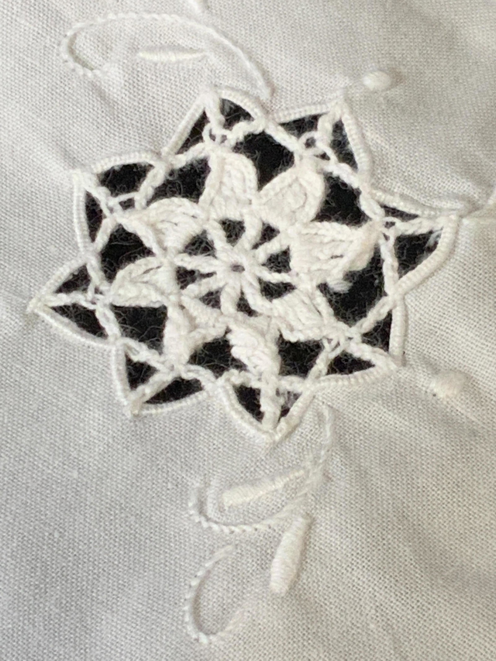 Set12 Vntg Embroidered White Square Linen Napkins: Twelve possibly antique French linen napkins. Each napkin has a pierced linen & embroidered design. Designs resemble florals / snowflakes. Napkins trimmed with pierced linen boarder. Some mild stainin