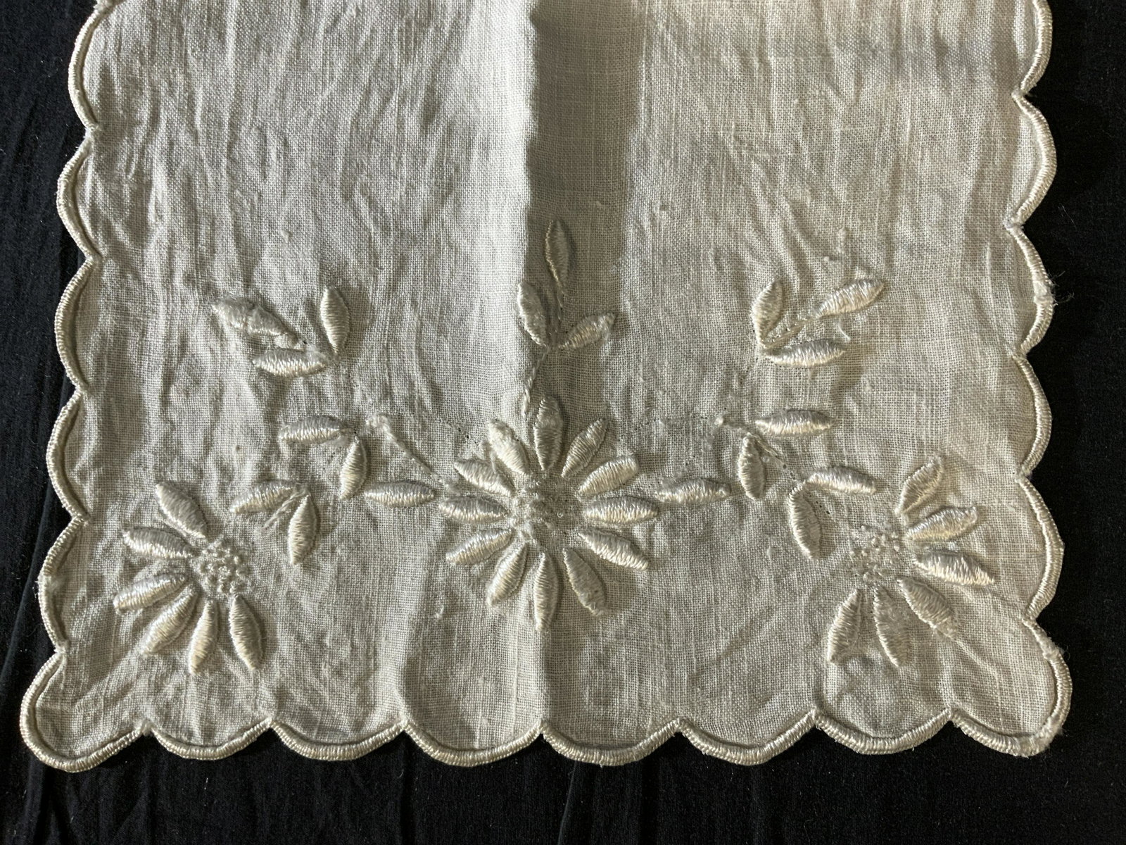 Lot 5 Vintage Embroidered Linens: Lot 5 Vintage Embroidered Linens, no apparent inscriptions or labels, possibly French, embroidered flower and butterfly design, all have been cleaned ironed and pressed, smallest linen measures 12 3/4