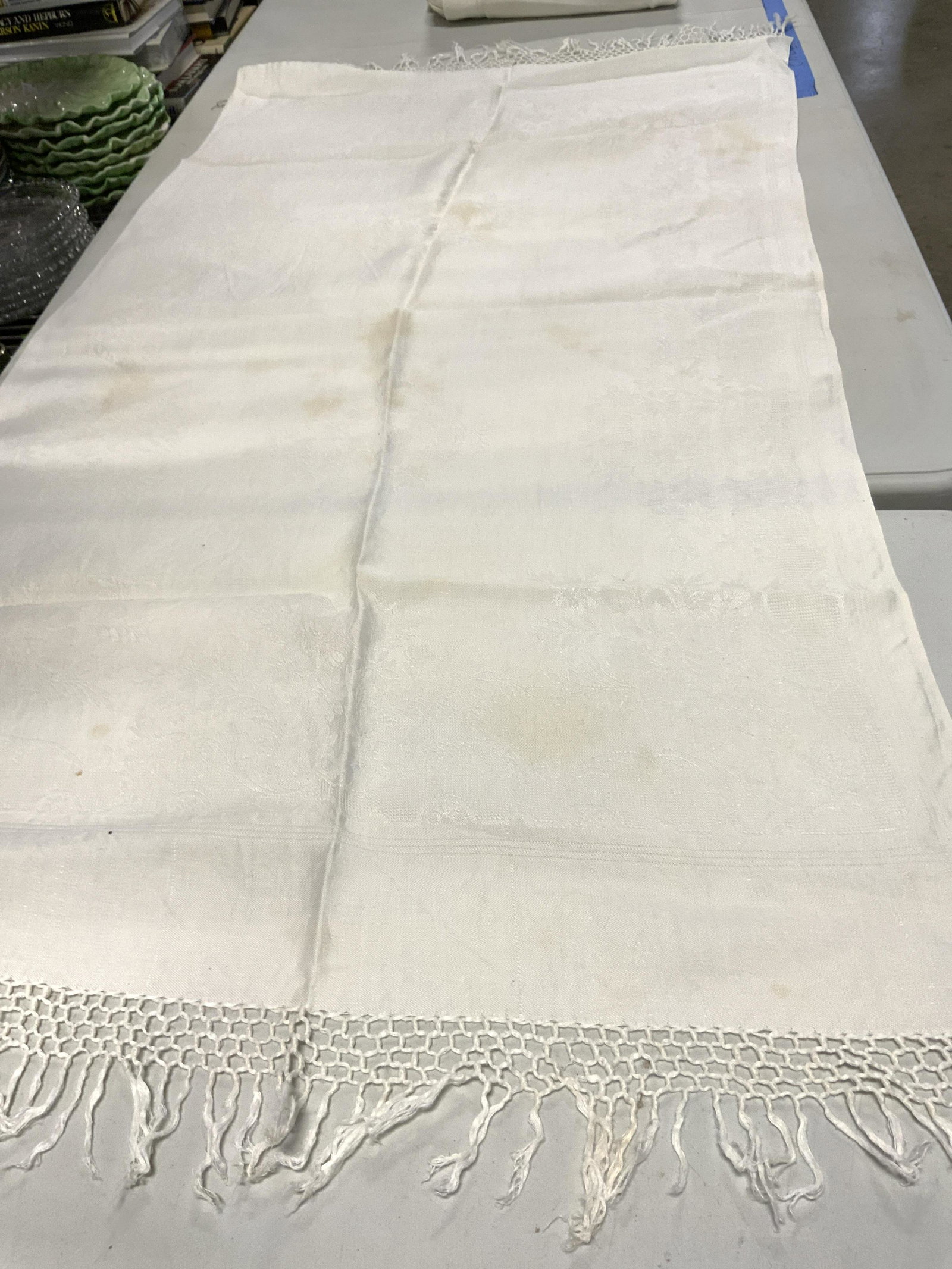 Lot 12 Collectible Vintage Table Linens: Vintage table cloth, largest 63x 80 in. Side table covers- 43 x 32 in. , 24 x 43 in. Dinner napkins 5 app 20 x20 in., 4 app 14 x 14 in. Vintage condition, Collectible Vintage Napery, collectible table